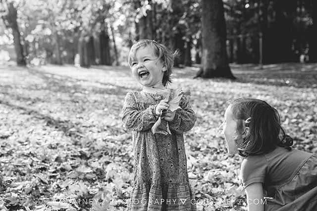 Yes we did have THIS much fun during our fall, mini sessions.
😆👧🏻💗