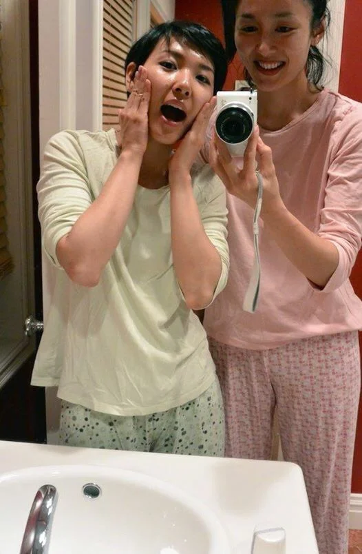 Got excited with matching pajamas. メイク落とし中のバスルーム。お揃いのパジャマで大はしゃぎ。