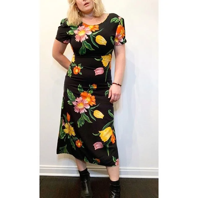 Another 90&rsquo;s gem. First-date zoom material.  Best Fit:&nbsp; m-xl or 6-10 depending on the desired fit. $56 + Free shipping .
.
.
To purchase DM or go directly to link in bio. Free shipping.
.
.
.
.
.
.
.
.
.
.
.
.
.
.
Measurements (taken from 