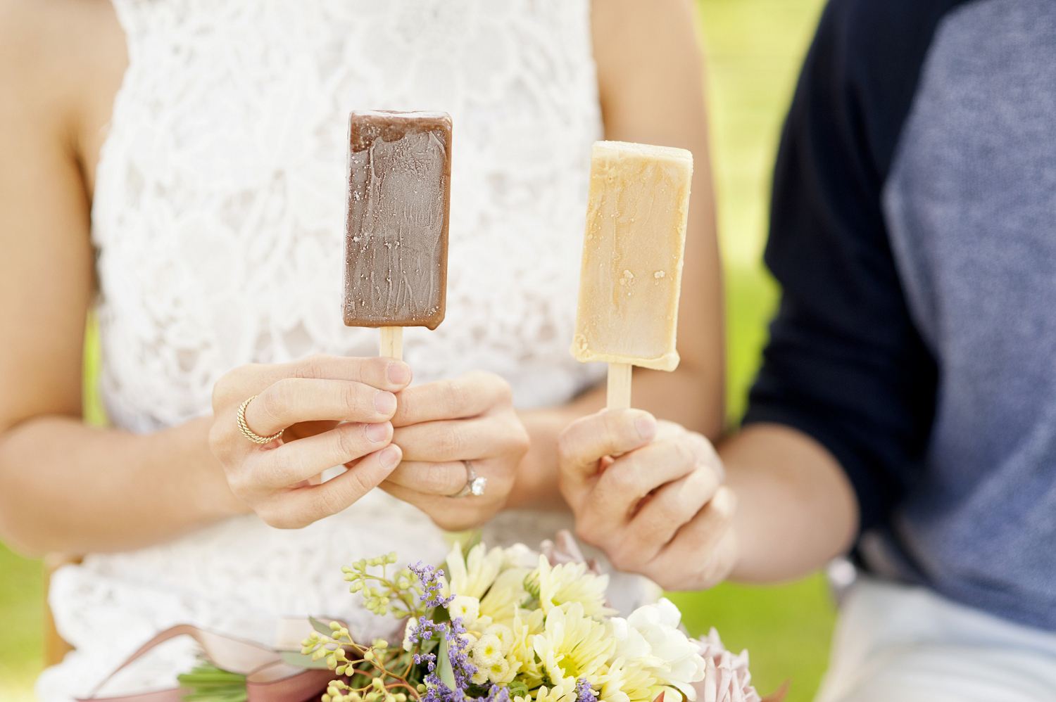 hyde park perth engagement portrait 11.jpg