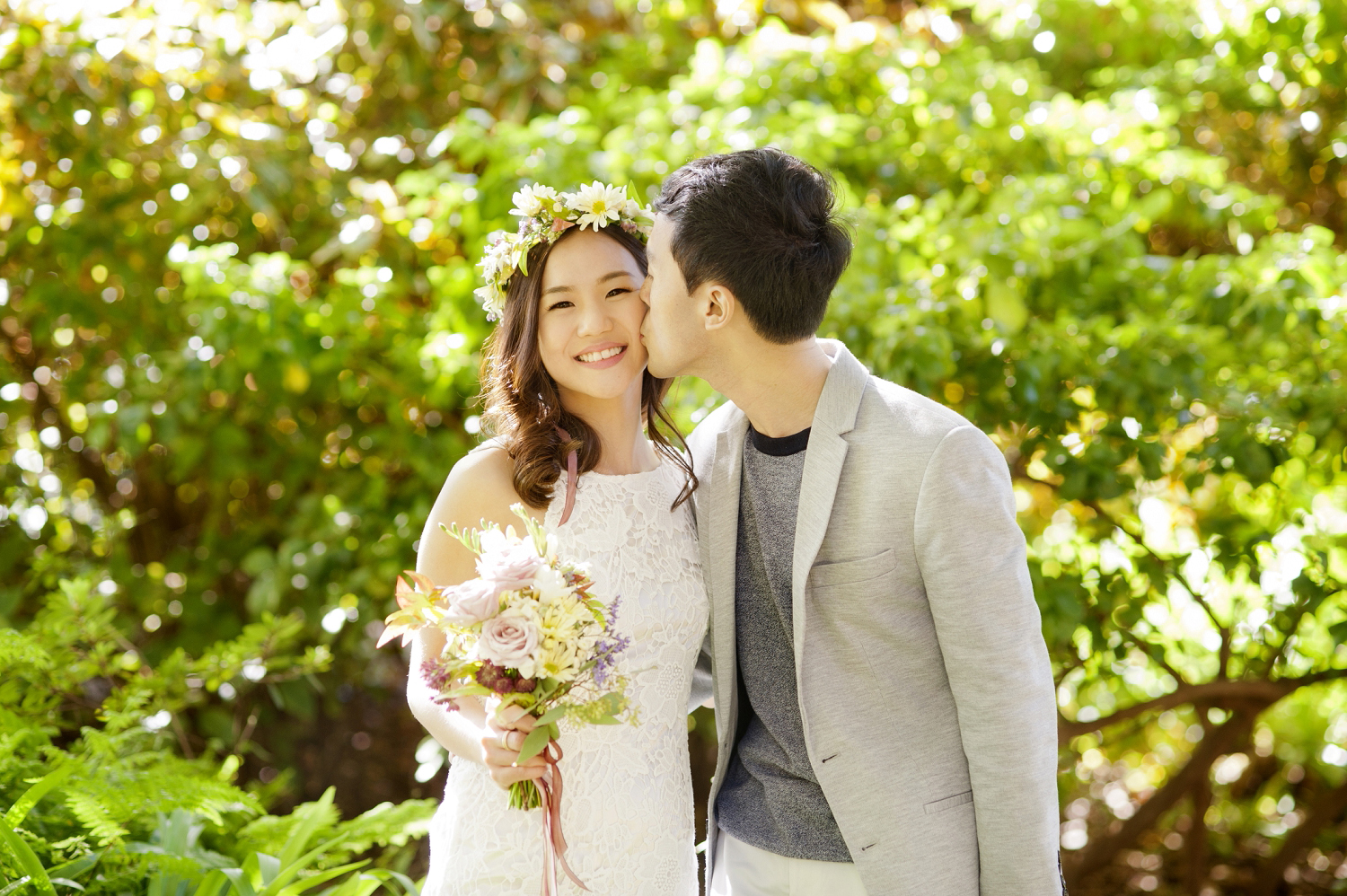 hyde park perth engagement portrait 16.jpg