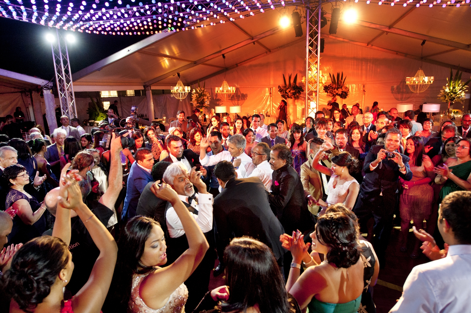 perth wedding with indian dancing