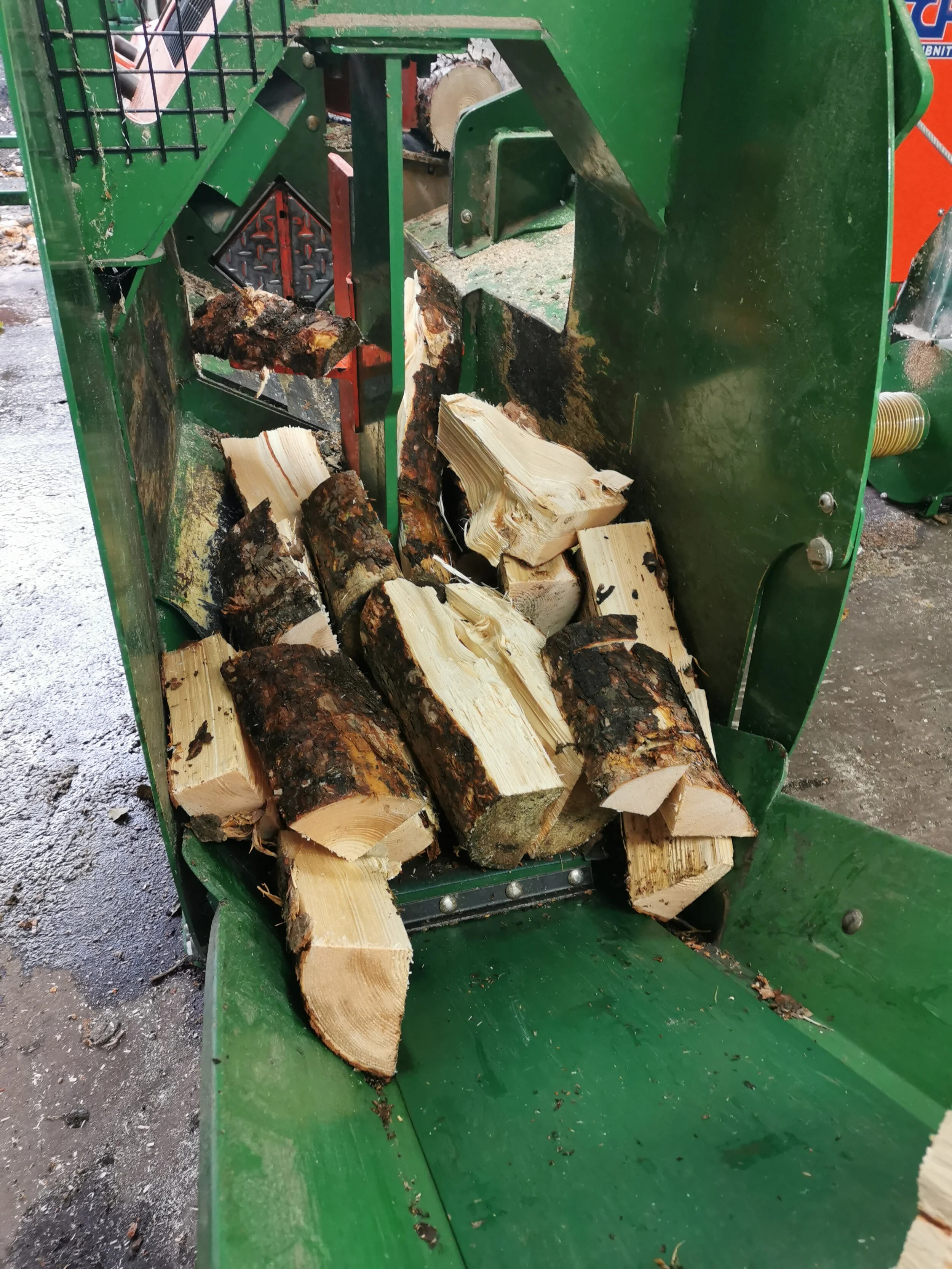 Fairlie Woodfuels Kiln dried hardwood & softwood, kindling, net bags