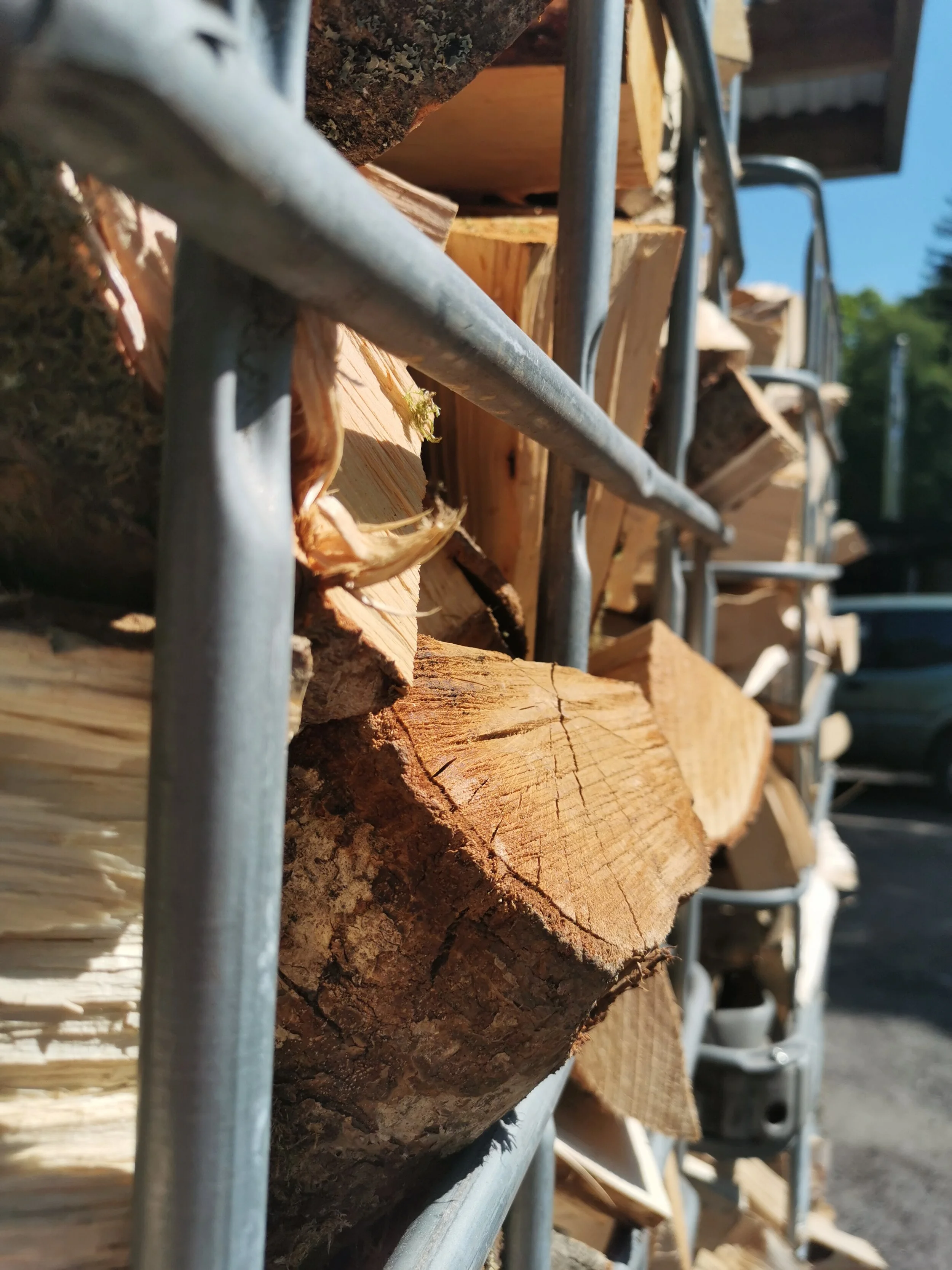 Fairlie Woodfuels Kiln dried hardwood & softwood, kindling, net bags