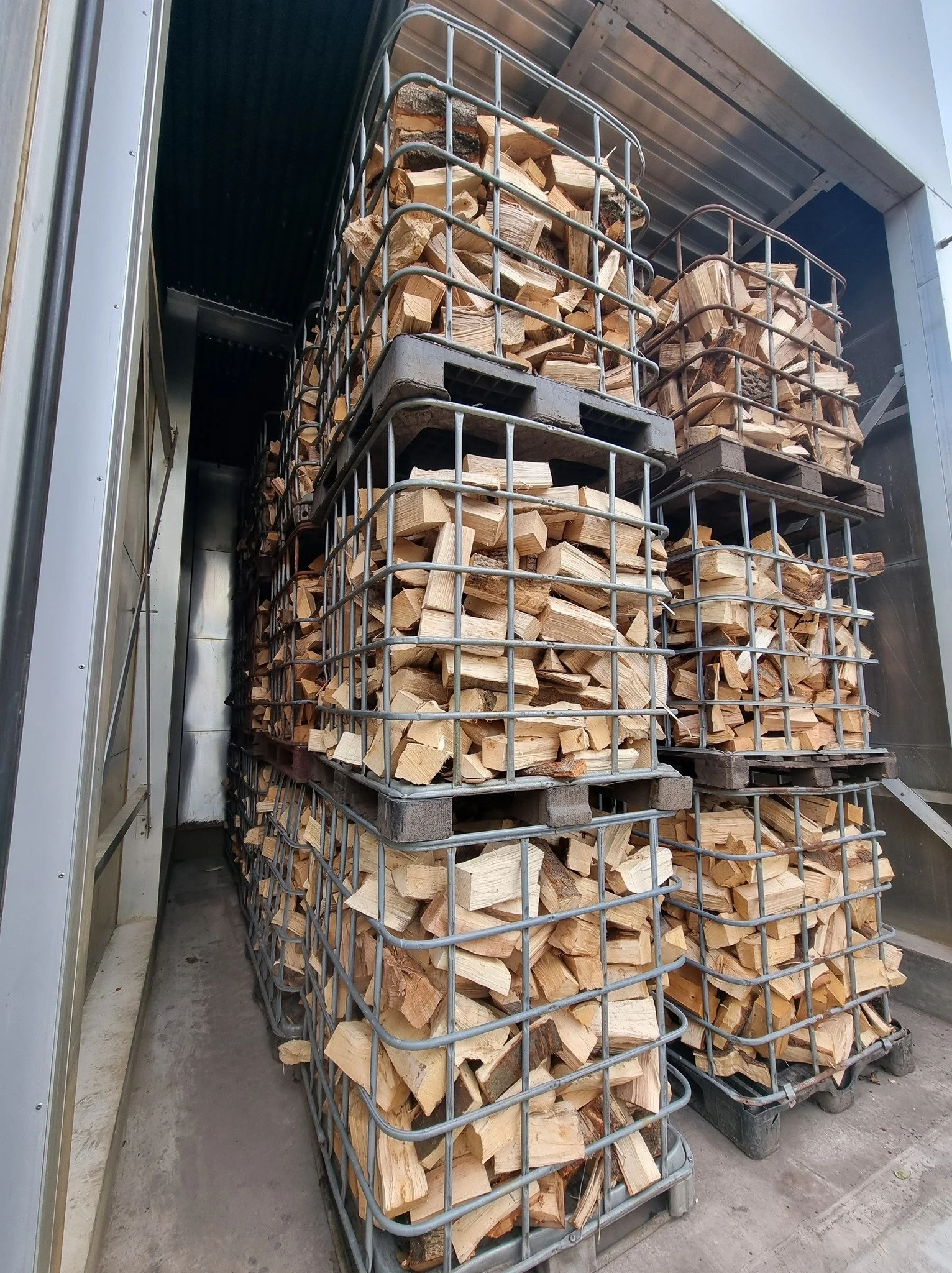 Fairlie Woodfuels Kiln dried hardwood & softwood, kindling, net bags
