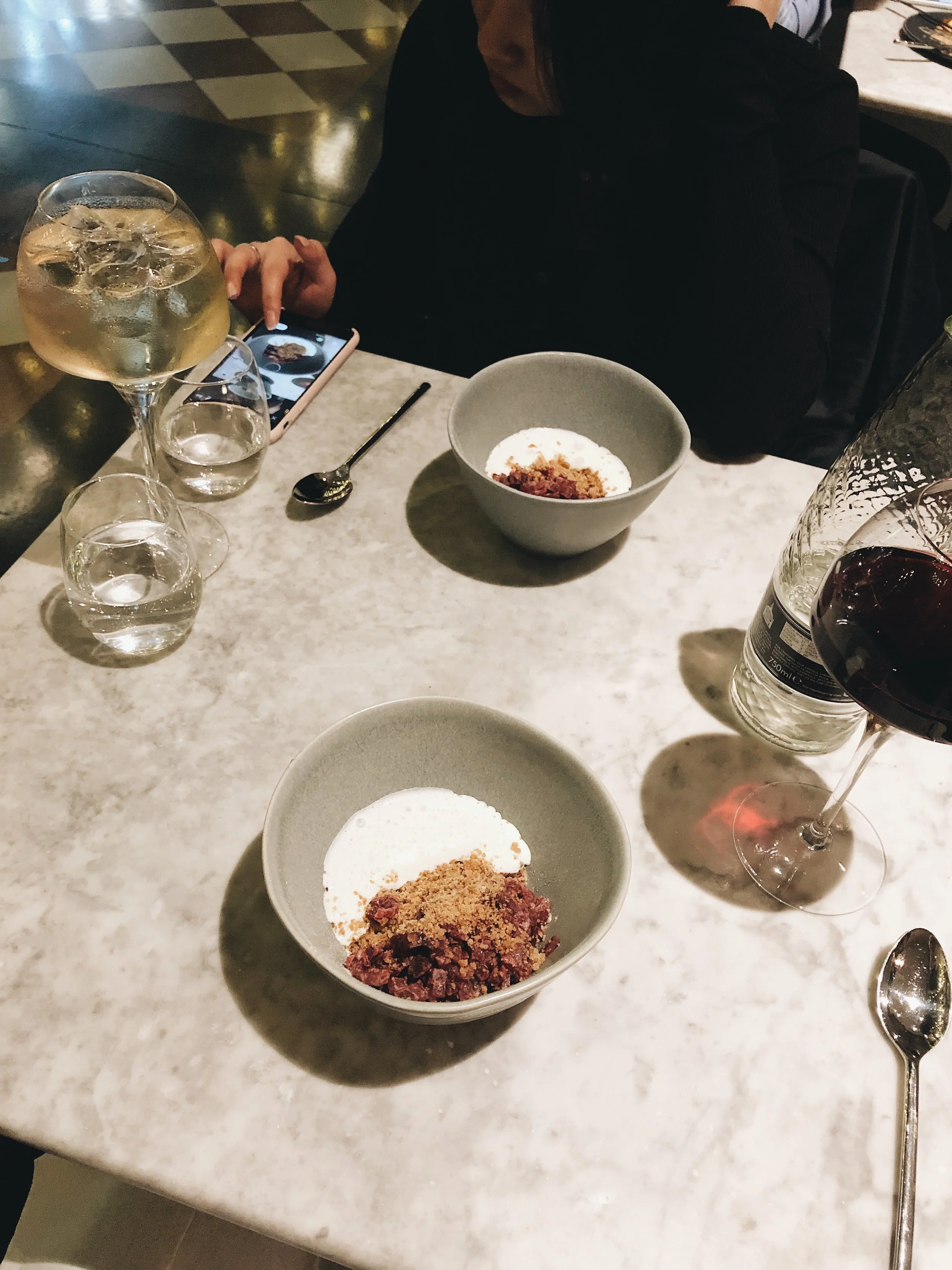 Beetrot Tartare (Wasabi Foam – Rye Cracker) (Củ cải đường trộn nước sốt cải cay)