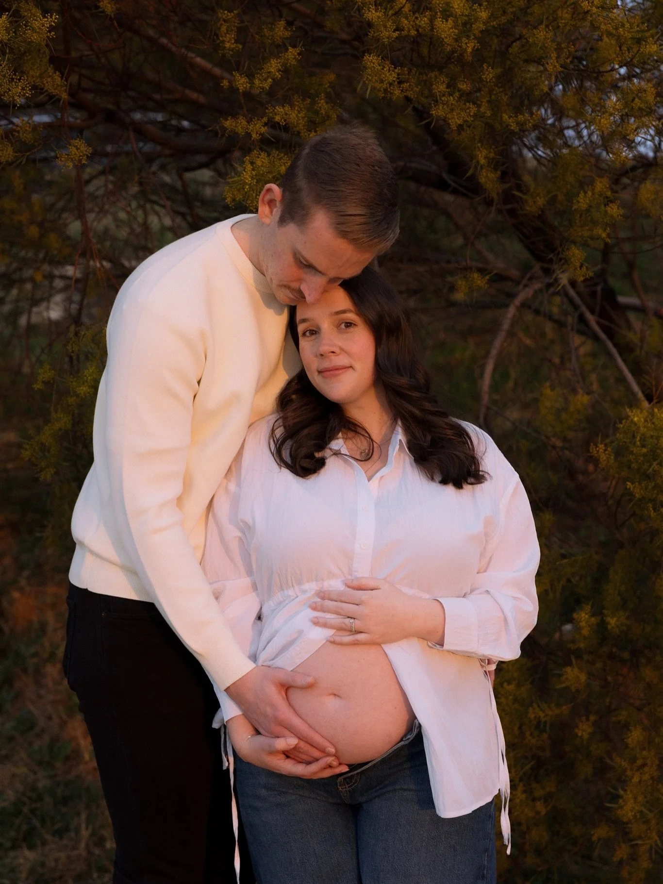 Hanging with Laine &amp; Sean among the wattle and perfect golden light. Now booking 2026 maternity &amp; newborn sessions ✨  #canberraphotographer #canberramaternityphotographer #canberranewbornphotography