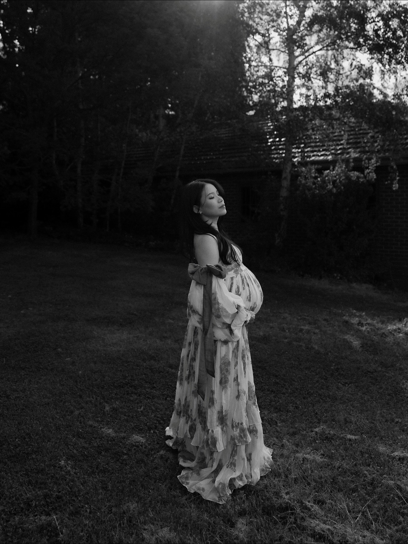 In home with Sarah 🖤 this session type has my heart! #maternity #inhomematernitysession #motherhood #canberraphotographer