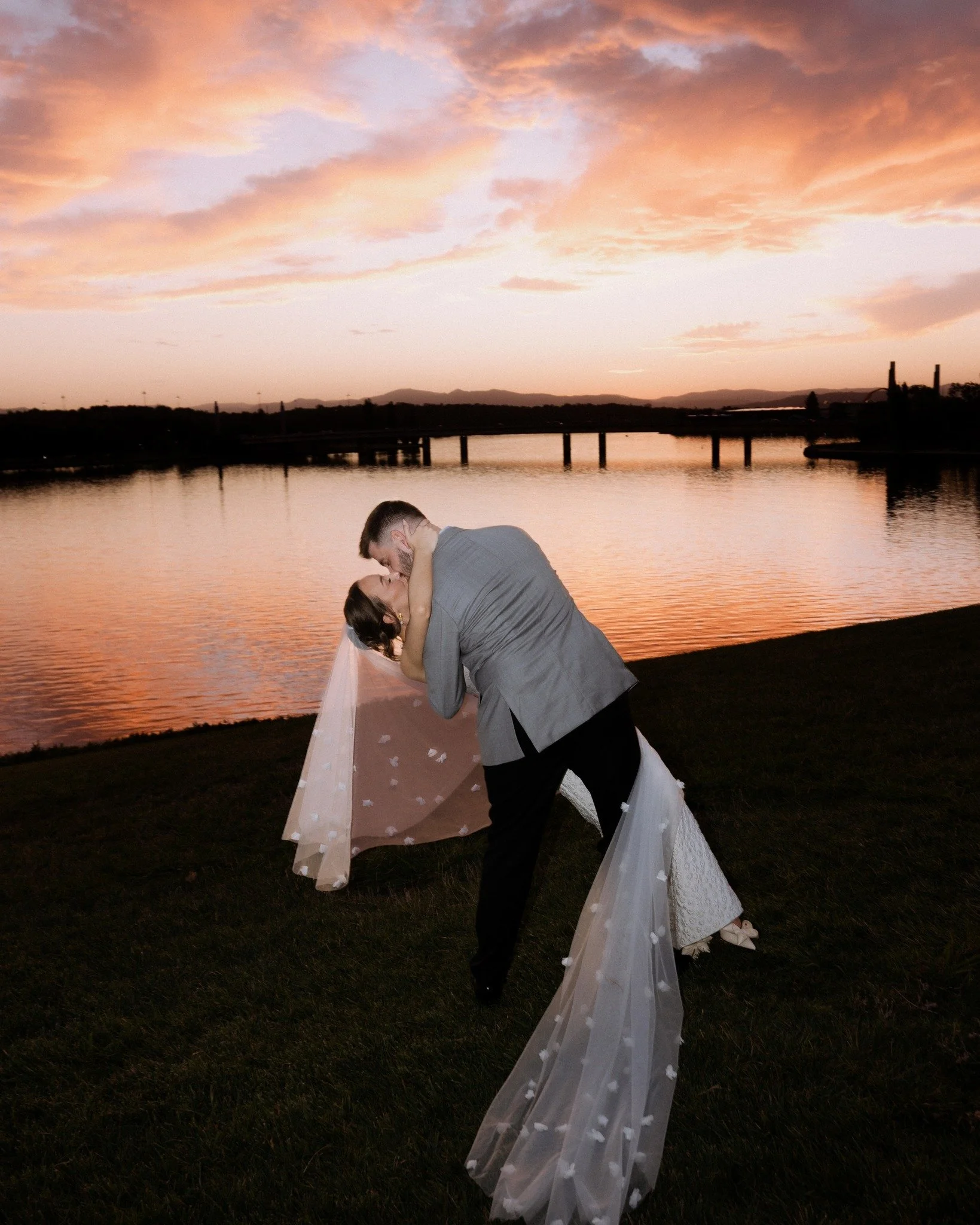 Ashlee + Dan 🤍

Golden hour at The Marion never misses&hellip; but this sunset? Next level.

Modern vibes, effortless style, and that just-married glow you simply can&rsquo;t fake. January done very, very right. ✨

Vendor Dream Team:
Venue: @themari