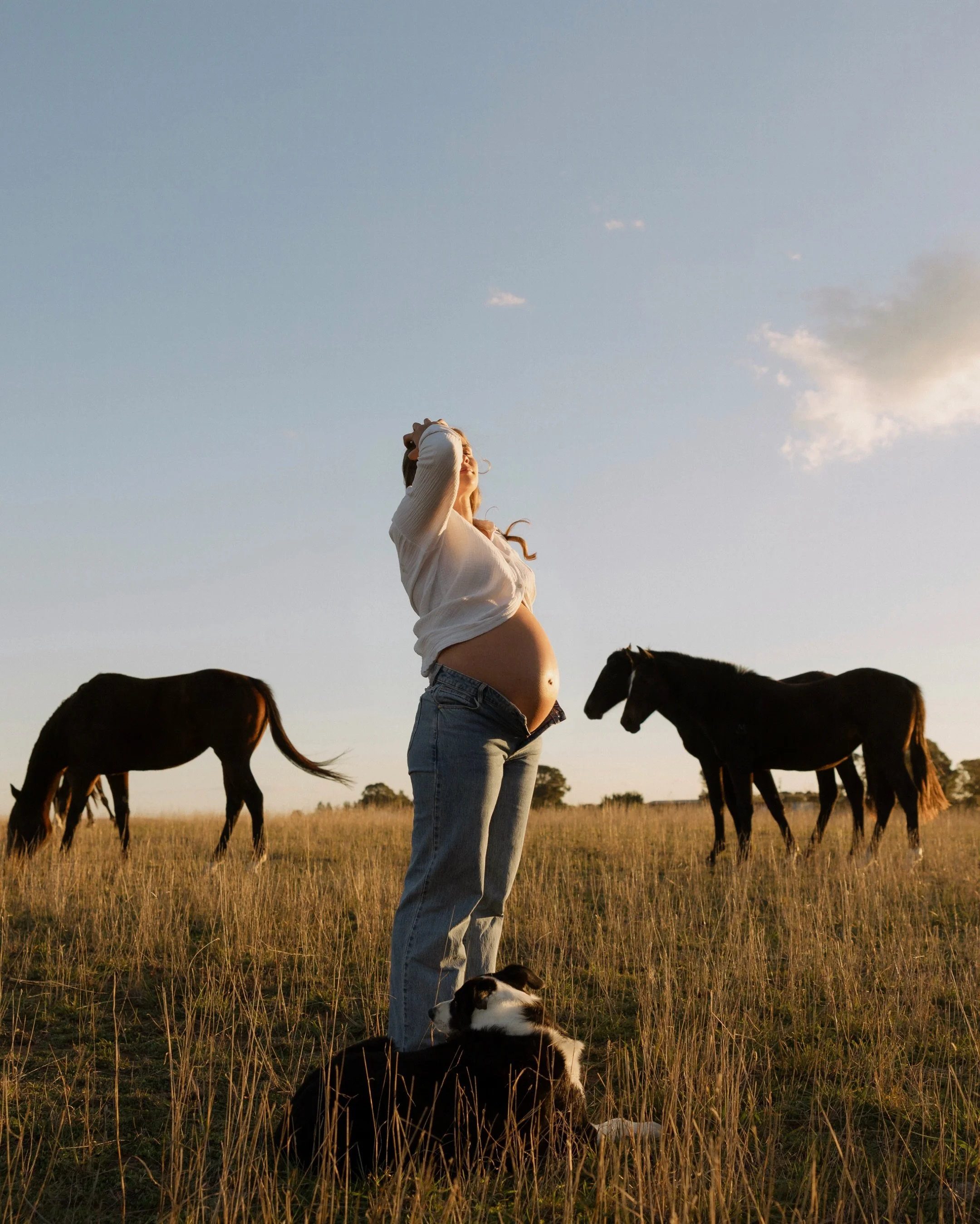 The waiting season.
For Rach and Kierin it looks like golden evenings in their paddocks, surrounded by the life they&rsquo;ve built together, their horses, and the little one they&rsquo;re yet to meet.
These are the stories I never want to forget. ❤️