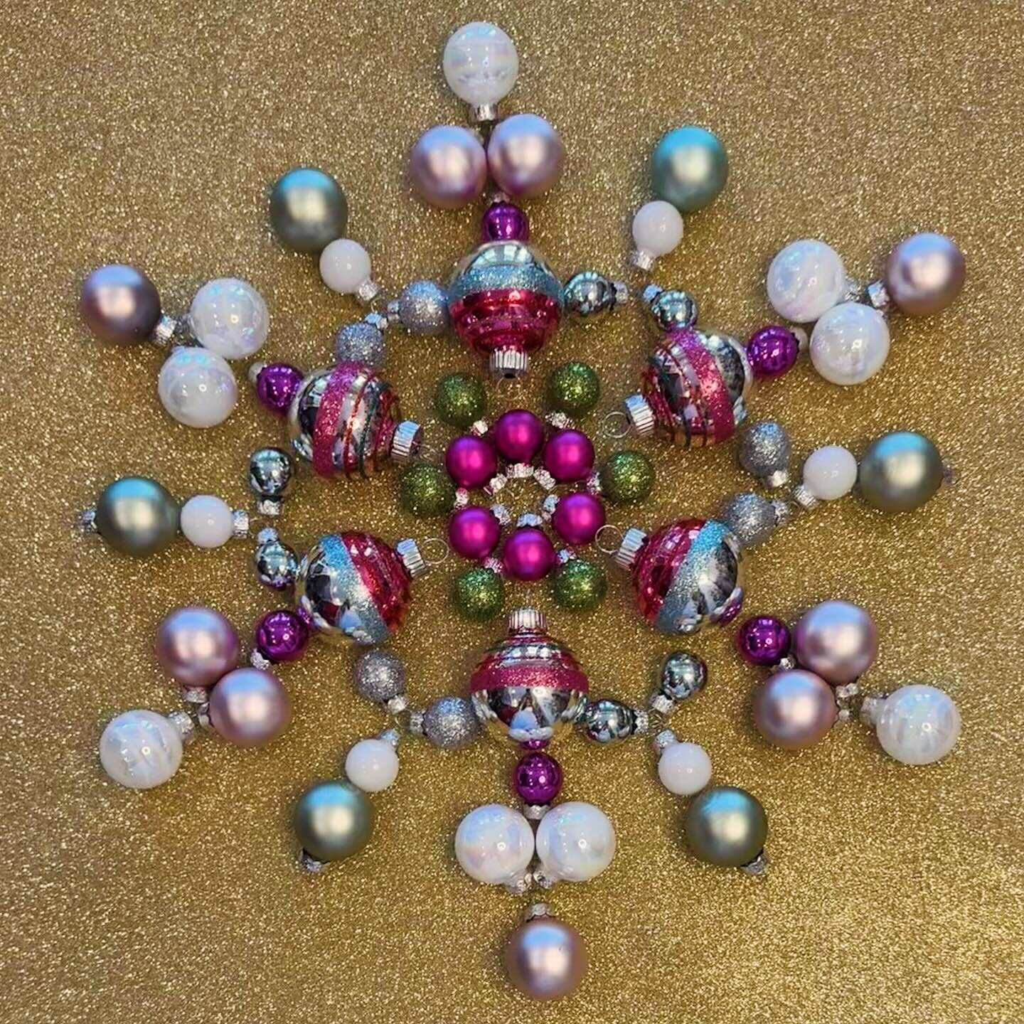 The weather outside is legit frightful. Like if we weren&rsquo;t getting a new roof for Christmas I&rsquo;d be concerned about the impromptu water feature upstairs 
#cookiesforbreakfast 

#mandala #holidaymandala #christmasdecor #christmasornaments #