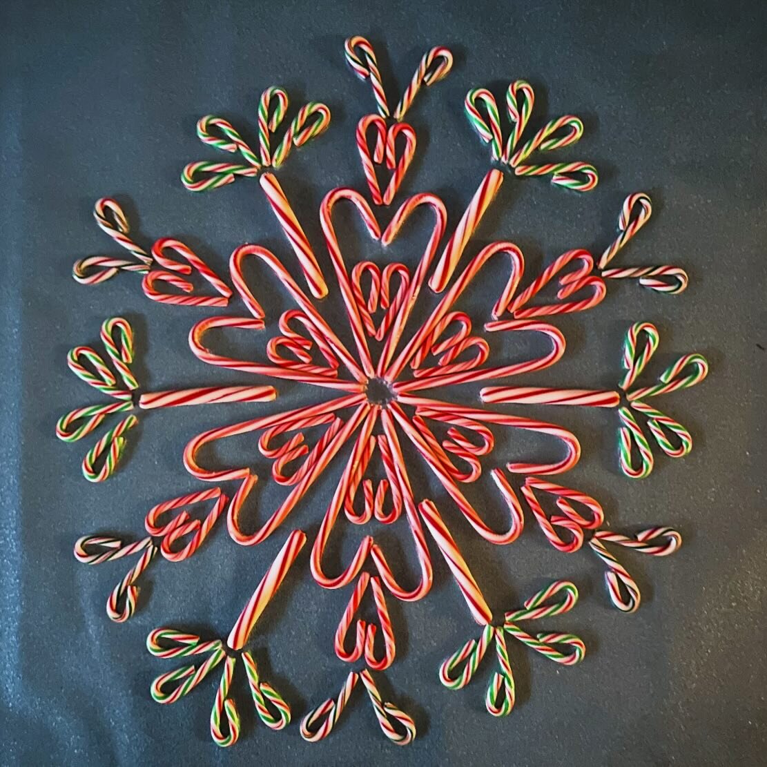 #candycane #mandala #candymandala #foodmandala #mandalasbyrubi