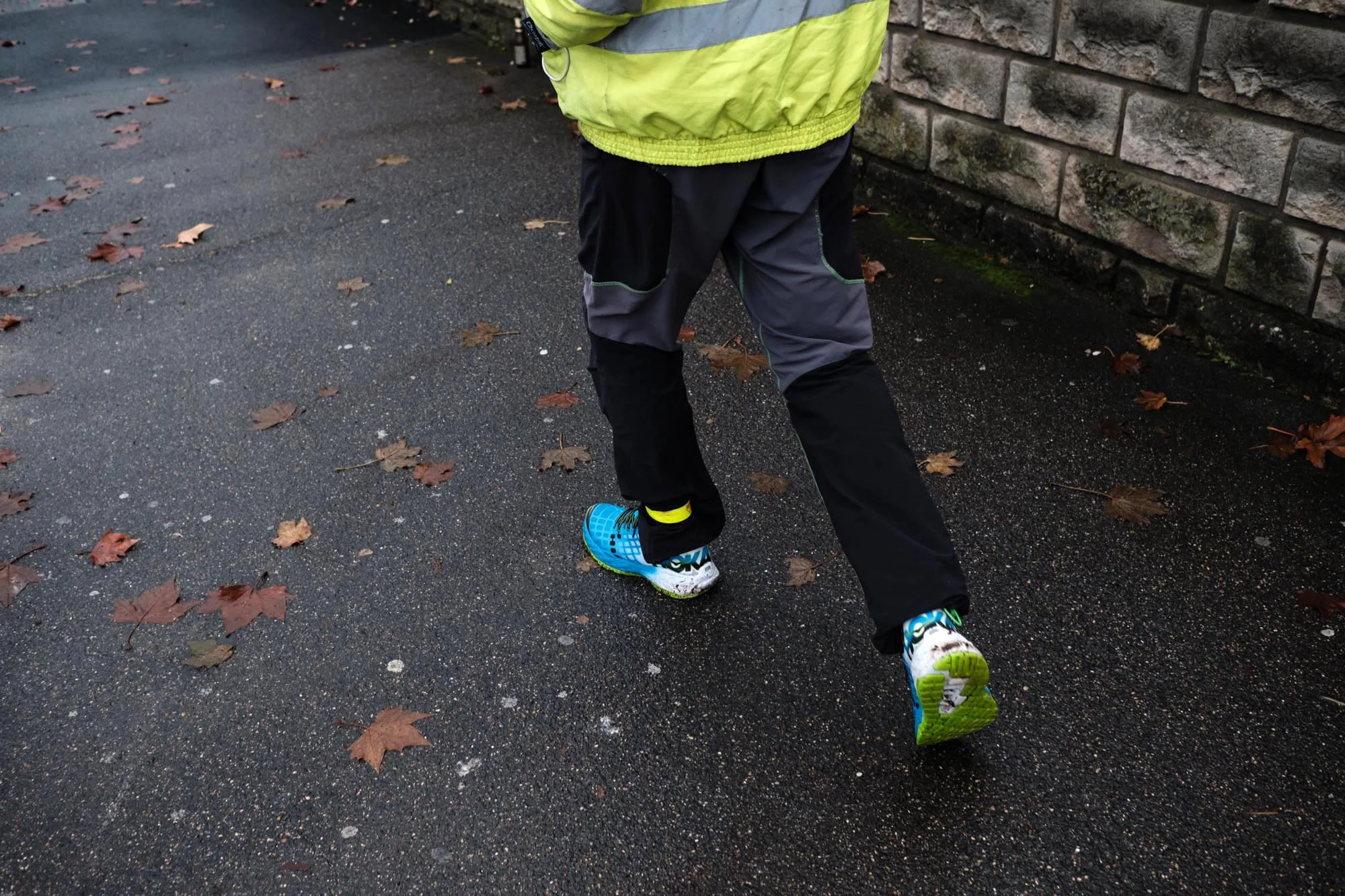  Patrick marche sur un trottoir de Maison-Alfort. “Gépy” est le surnom que lui ont donné ses amis parce qu’il portait des chaussures de la marque  Gépy  lorsqu’il était adolescent. Novembre 2018   