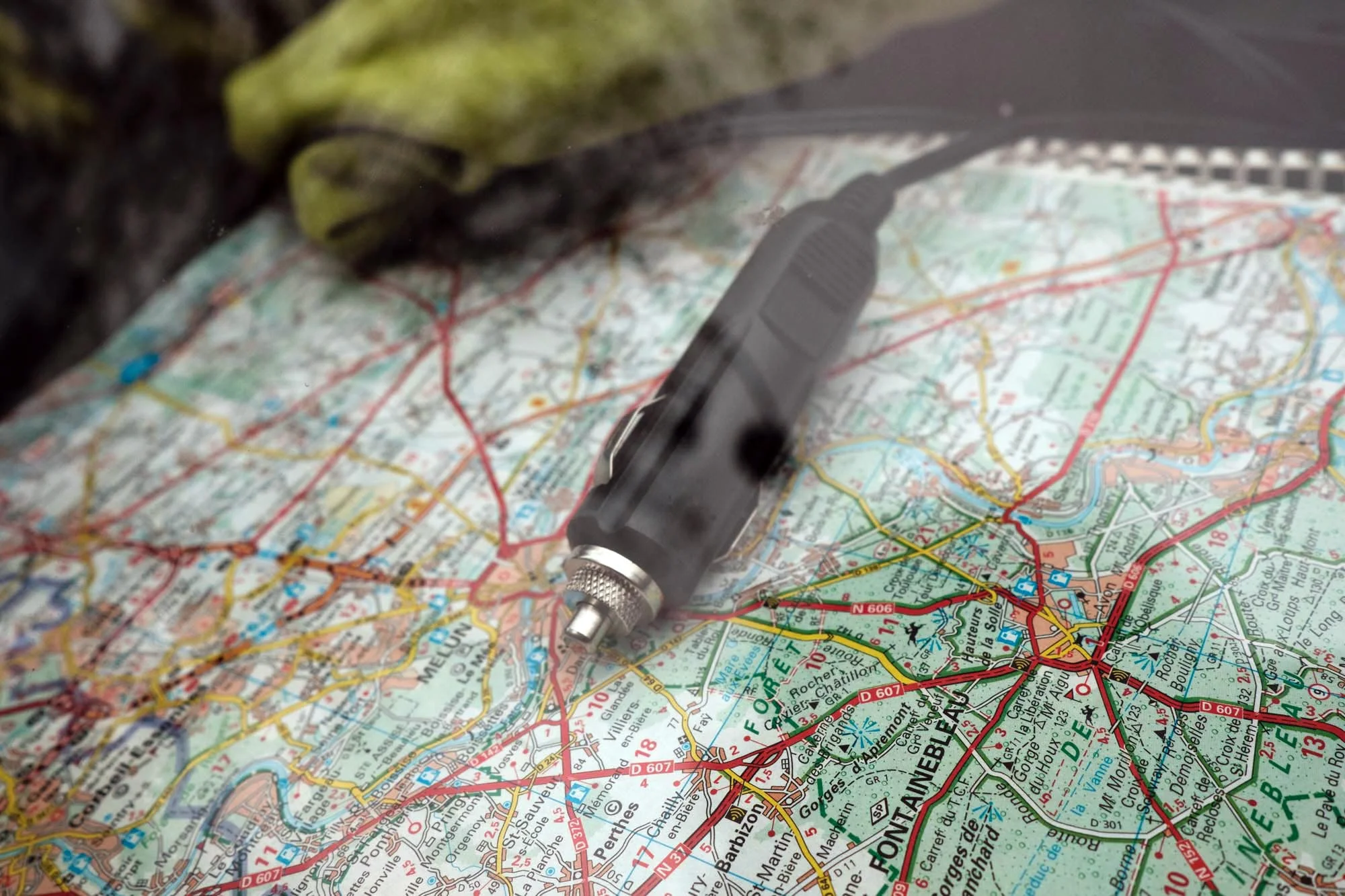  Plan de France dans la camionnette de Patrick. Patrick a parcouru entre 40 et 50 km par jour depuis son départ de Chalon-sur Saône, le 21 novembre 2018. Paris. 28 Novembre 2018 