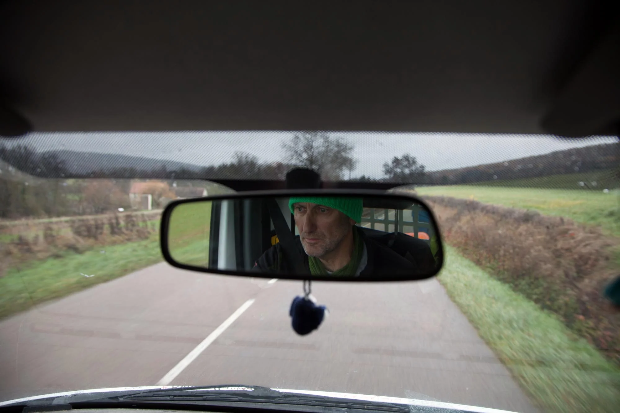  Cheilly-les-Maranges. 03 décembre 2018  Patrick part sur les routes pour aller preparer son voyage vers paris en camion pour rencontrer le president. Il décide d’acquérir une nouvelle veste jaune et d’aller acheter des nouveaux feutres pour que les 