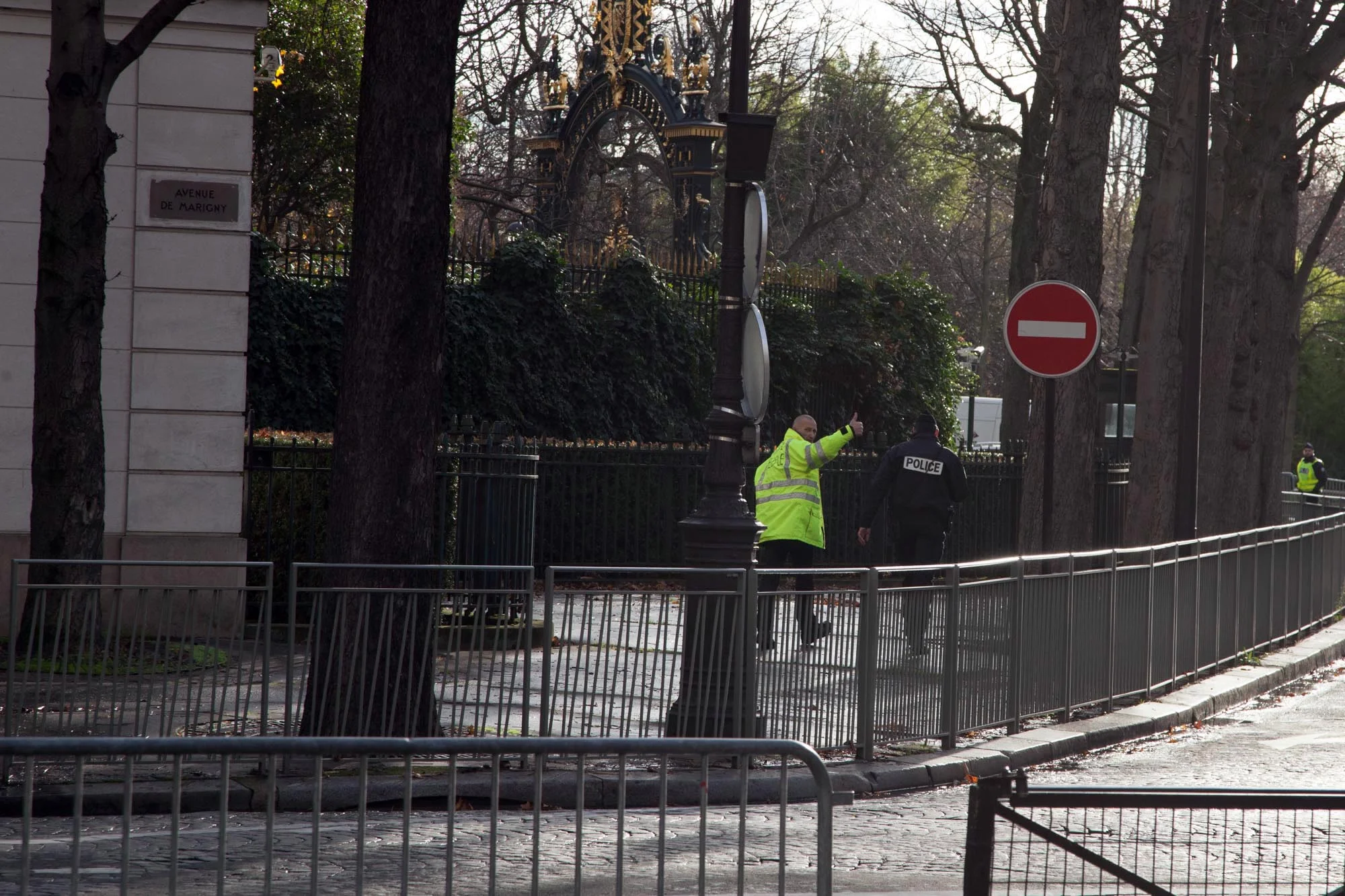  Patrick de Perglas part vers l'Elysee pour rencontrer Emmanuel Macron au palais présidentiel. 
