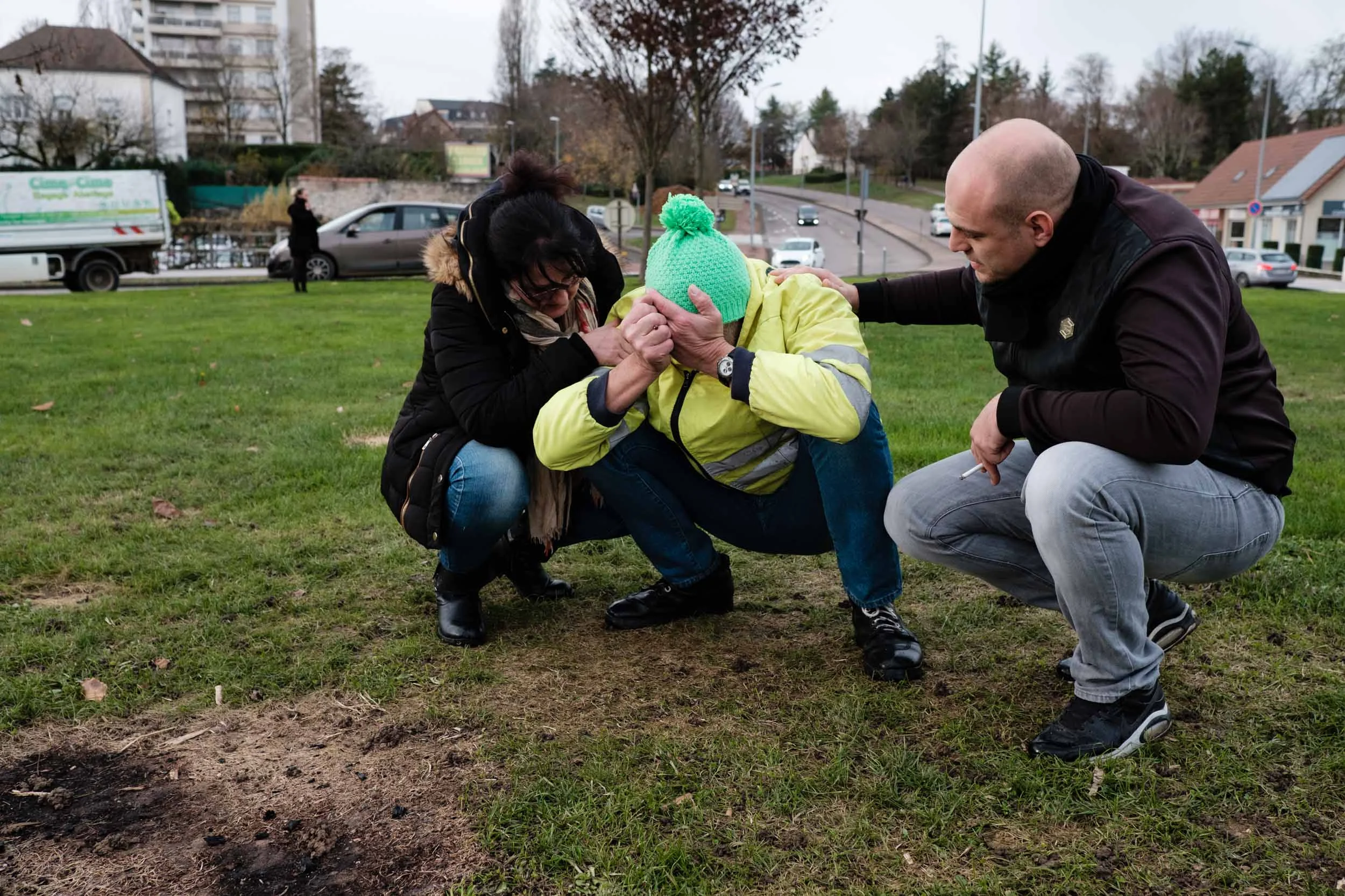  Chalon sur Saone. 01 decembre 2018  Patrick de Perglas (dit Gepy) sur le rond-point de l’hotel des impots a Chalon sur saone, lieu de son depart ou sa greve de la faim et sa decision de partir a pied a Paris pour rencontrer Emmanuel Macron au palais