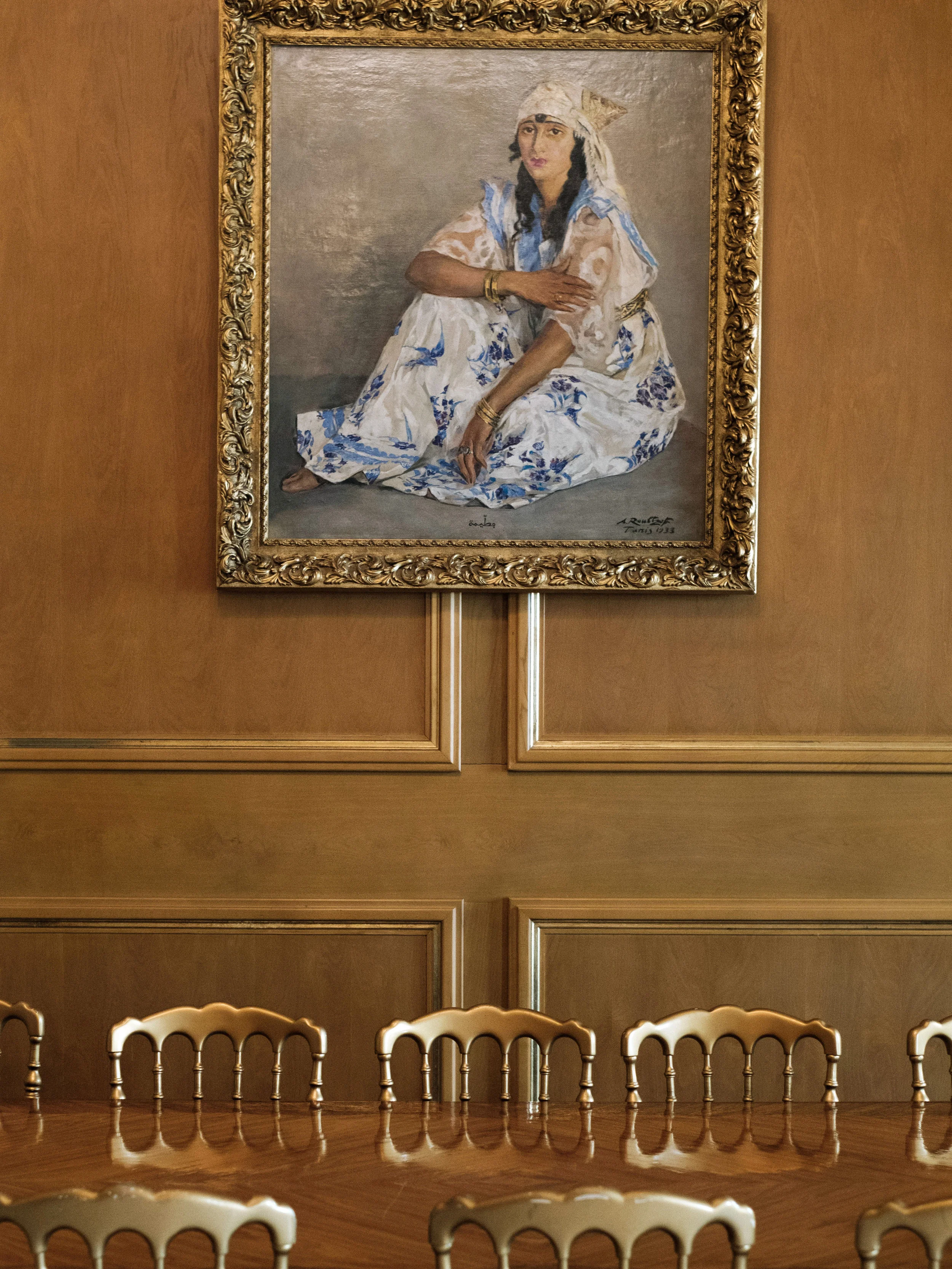 Décors dans le bureau de Souad Abderrahim, maire de Tunis. Pour le Point. Juillet 2019.