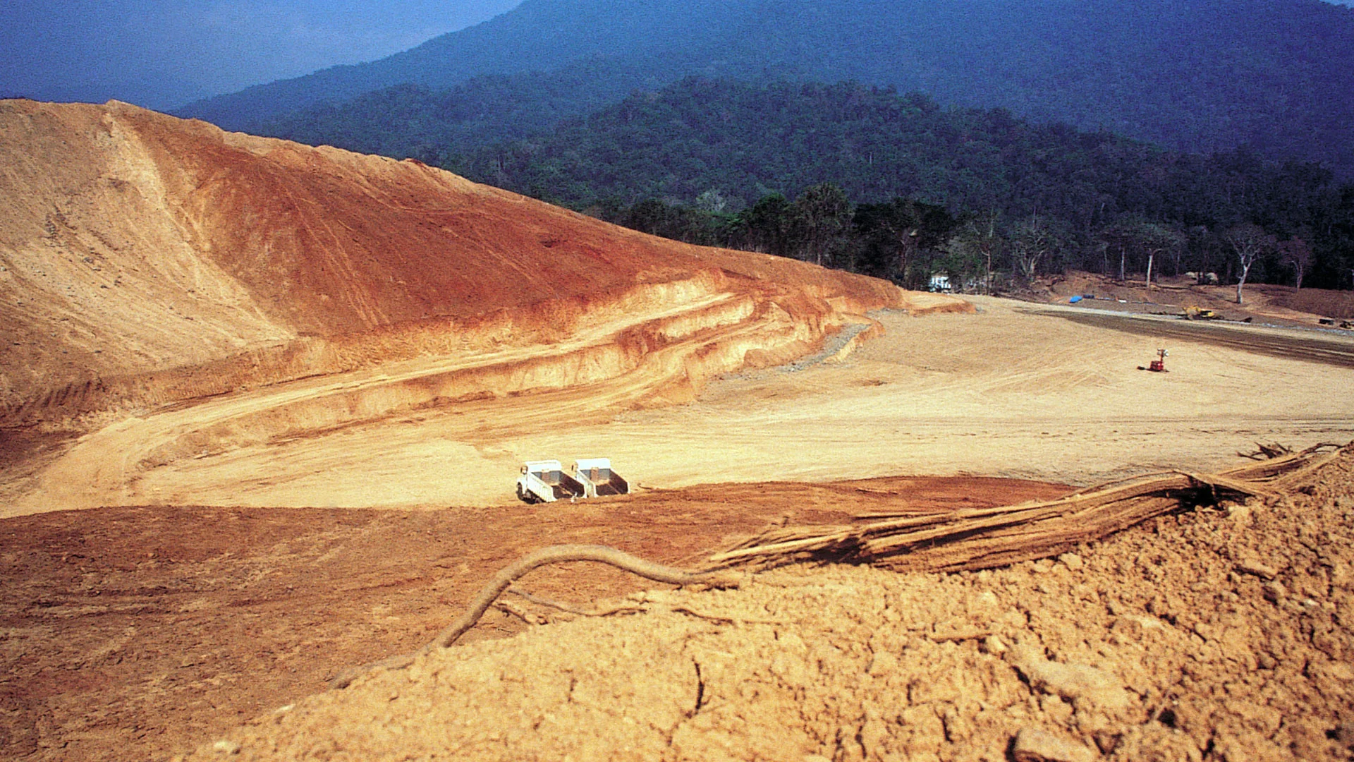 batu-hijau-copper-gold-epc-18-l.jpg