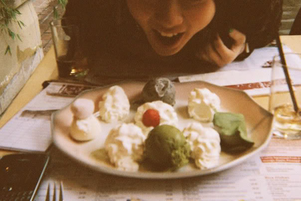 (I can't remember the name, but this was our favourite dessert in Teri-Aki restaurant *pinchthestickymochi*