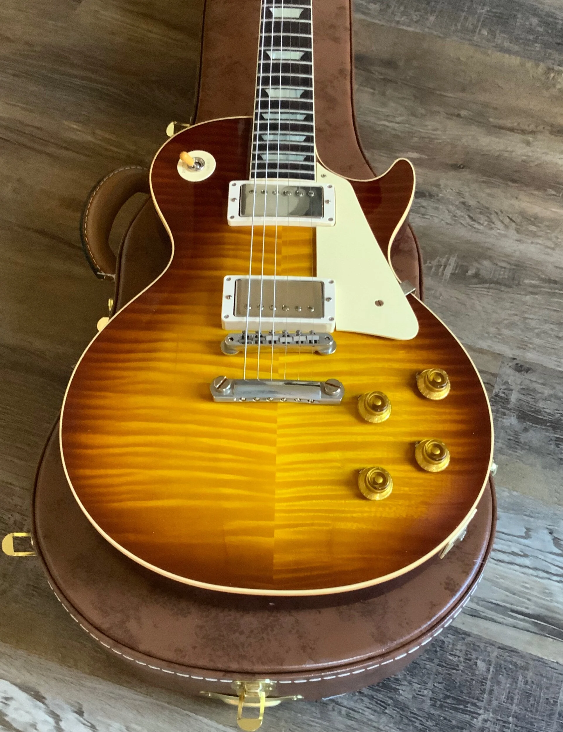 8E243374-8B6C-424A-AC46-F442A85D3B2F