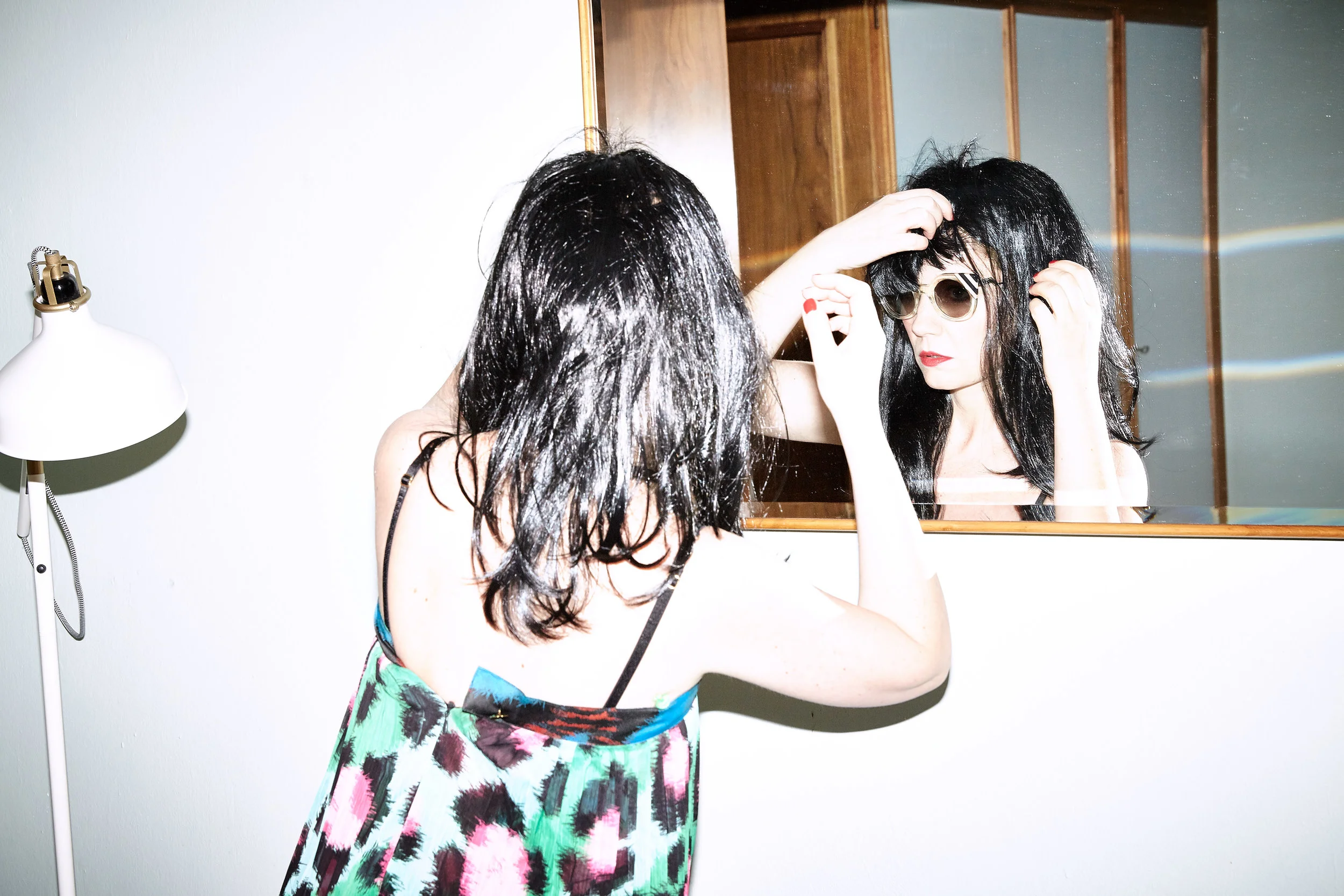 _W4C8913CARO wig mirror 01.jpg