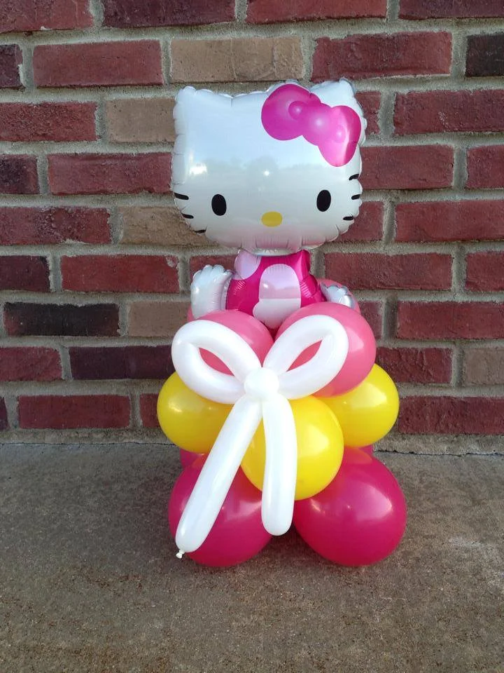 $11.99 Hello Kitty Table Top Centerpc