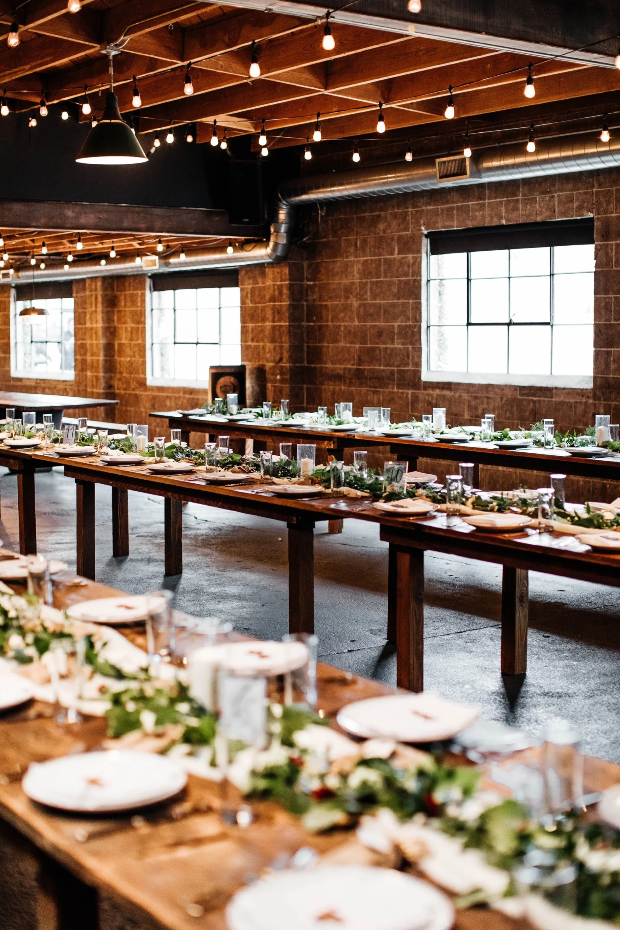 Smoky Hollow Studios Wedding, Place Setting, Tablescape, Wedding Decor, Los Angeles Wedding, Los Angeles Wedding Photographer, Los Angeles Wedding Photos, Los Angeles Wedding Photography, DTLA Wedding, California Wedding Photographer, California Wedding Photography, California Wedding Photos, SoCal Wedding Photographer, SoCal Wedding Photos, SoCal Wedding Photography, Los Angeles Wedding Inspo, Destination Wedding California, Elegant Wedding, Modern Wedding, Warehouse Wedding