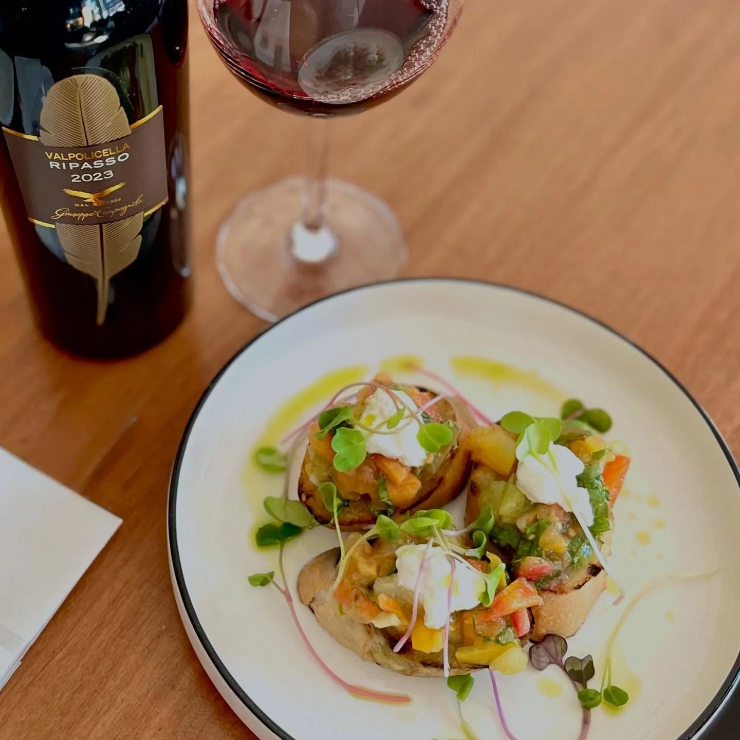 Weekly Appetizer Special: Heirloom tomato bruschetta with creamy stracciatella cheese! 🍅 We recommend pairing it with a glass of Valpolicella Ripasso red wine 🍷