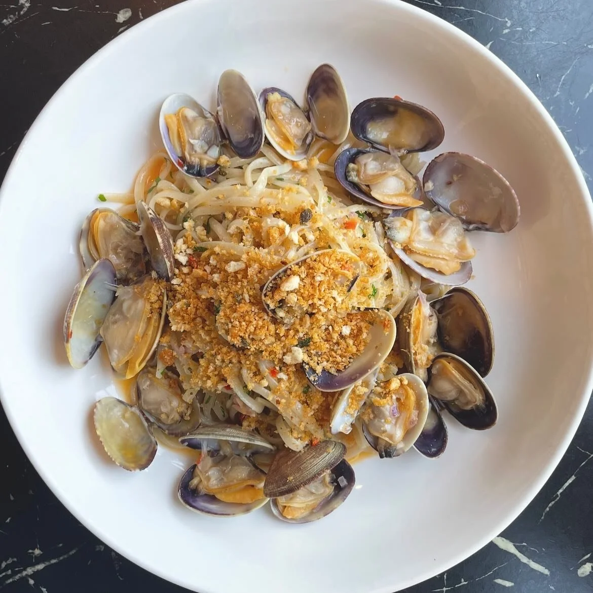 Weekly Special: Linguine alle Vongole
Homemade pasta with clams, white wine, garlic, and toasted breadcrumbs.