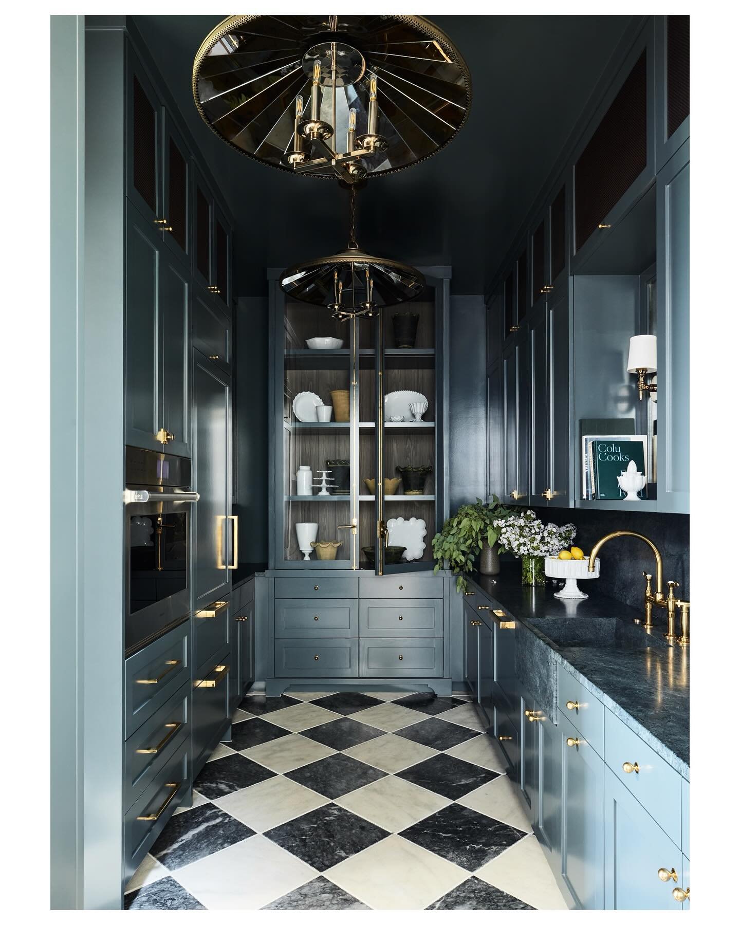 When the paint color is called &ldquo;Yacht Club&rdquo; you know it&rsquo;s going to be a party.  The pantry in our St Helena project as seen in @archdigest 🥂 

Interiors @lindsaygerberinteriors 
Photographer @nicole_franzen 
Architect @josephfarrel