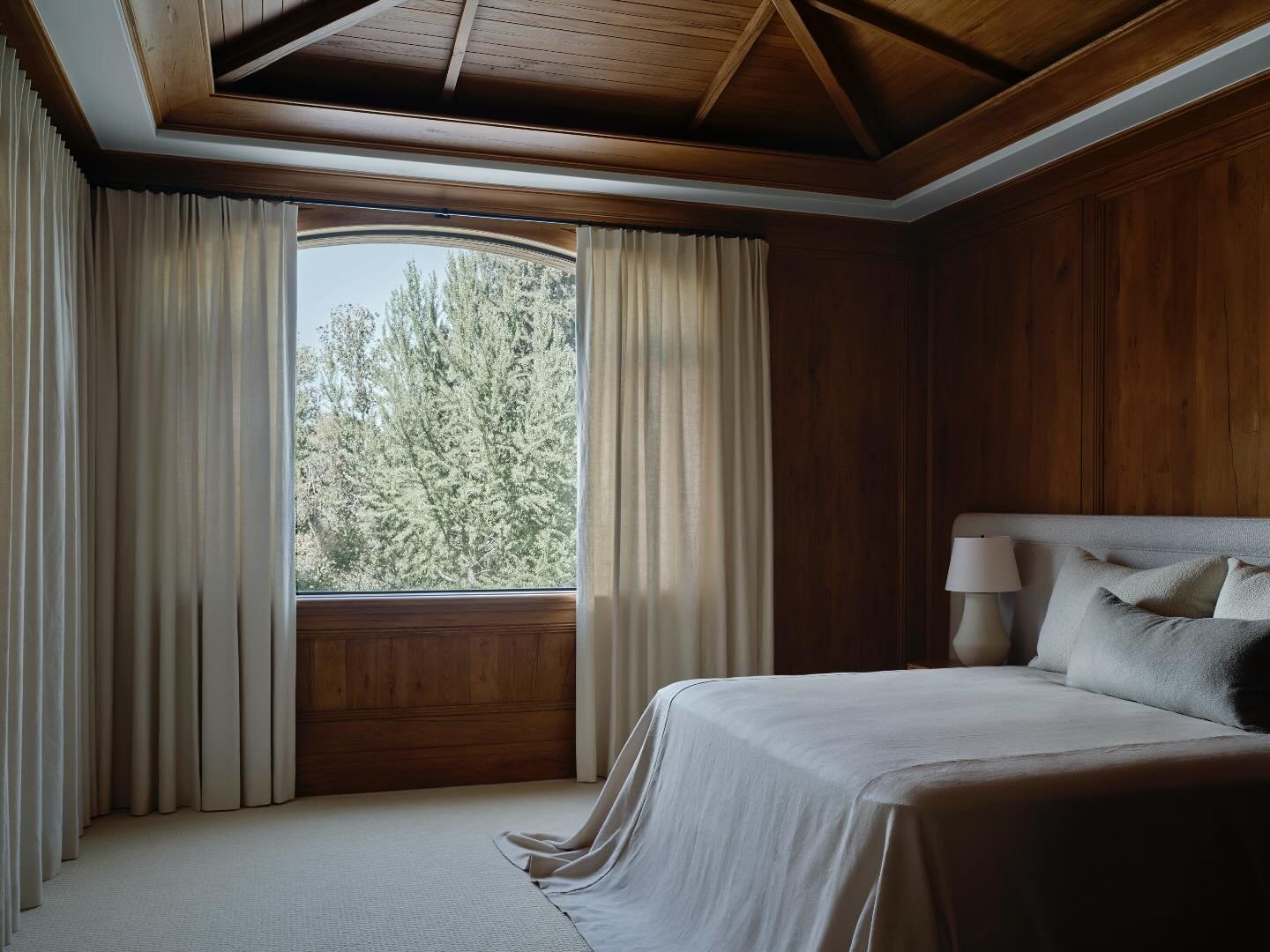 Primary bedroom in the tree tops at our Silicon Valley project. 

Interiors @lindsaygerberinteriors 
Photographer @douglasfriedman 
Styling @rowelosangeles