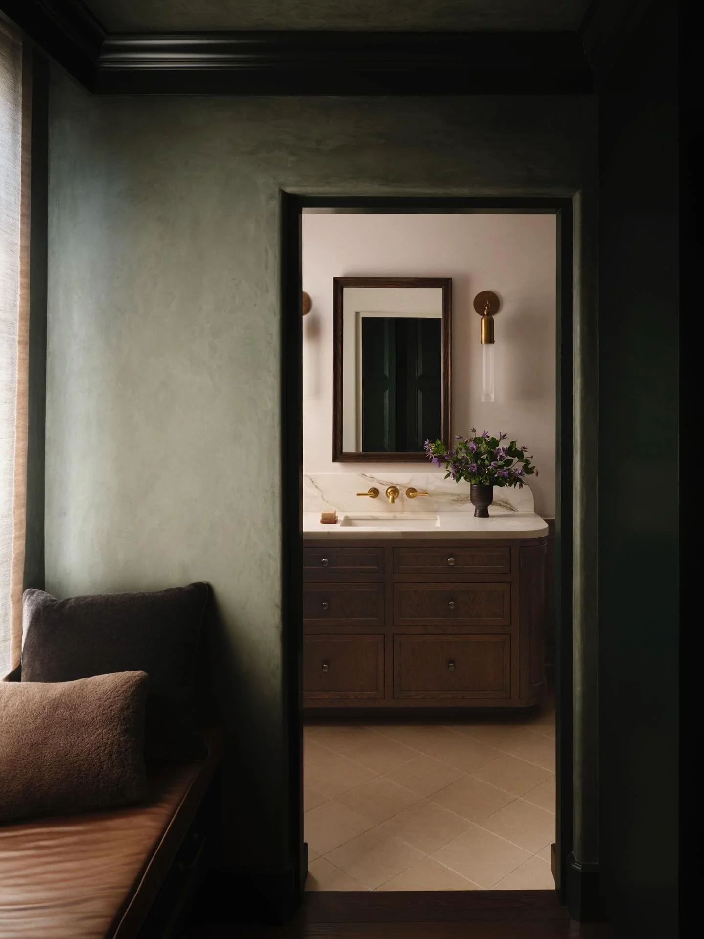 A peek into &ldquo;his&rdquo; primary bathroom in our Pacific Heights project. 

Interiors @lindsaygerberinteriors 
Photographer @douglasfriedman 
Lighting Tech @_kitsinclair_ 
Styling @rowelosangeles 
Architect @sutroarchitects 
GC @krekow.jennings
