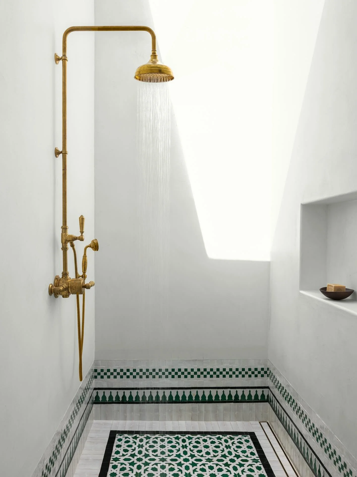 Morocco inspired pool shower at our Woodside project.  Each time I visit this one I feel instantly transported to Marrakesh. 

Interiors @lindsaygerberinteriors 
Photographer @bessfriday 
Architect @taylorlombardoarchitects 
GC @cairnconstruction