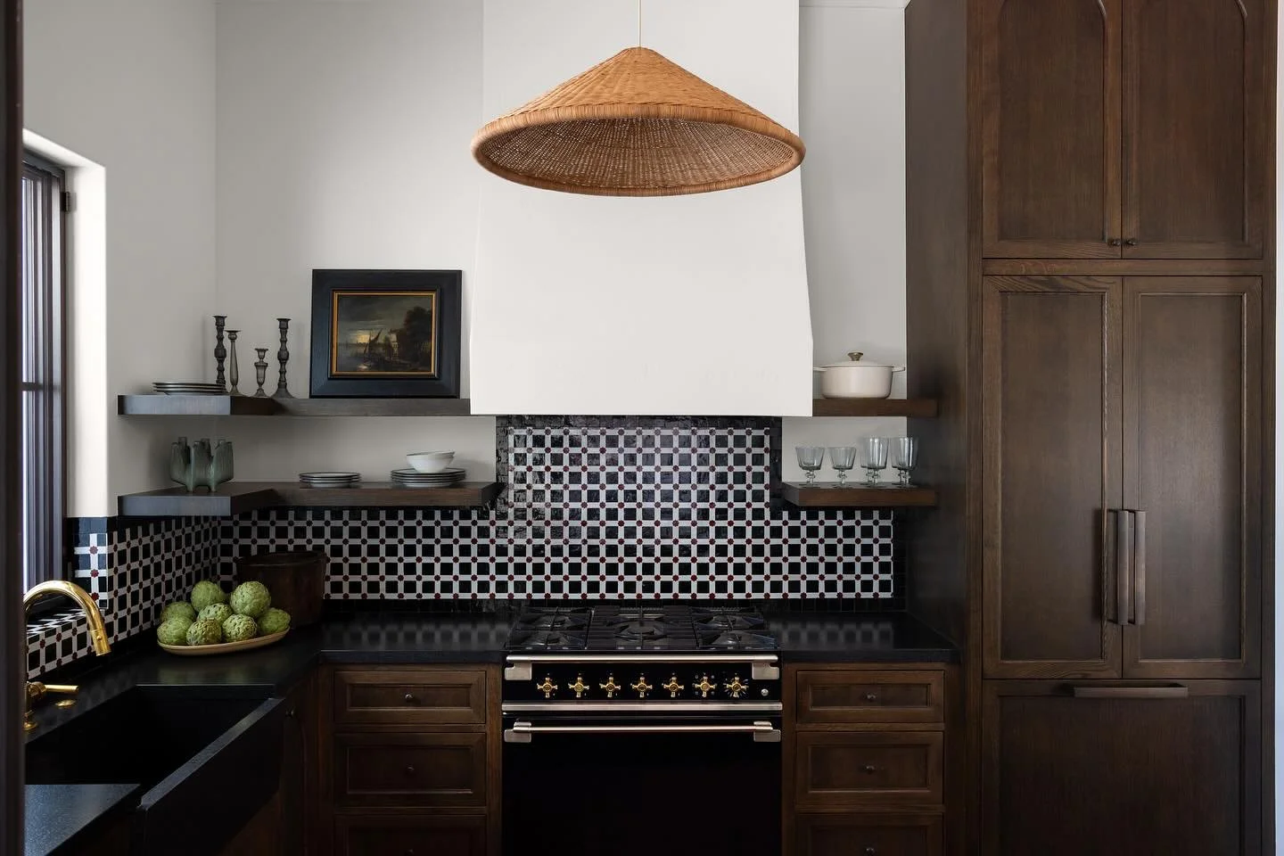 Ready for weekend guests or hungry kids in wet bathing suits, this guest/pool house kitchen was so much fun to design 🖤

Interiors @lindsaygerberinteriors 
Photographer @bessfriday 
Architect @taylorlombardoarchitects 
GC @cairnconstruction