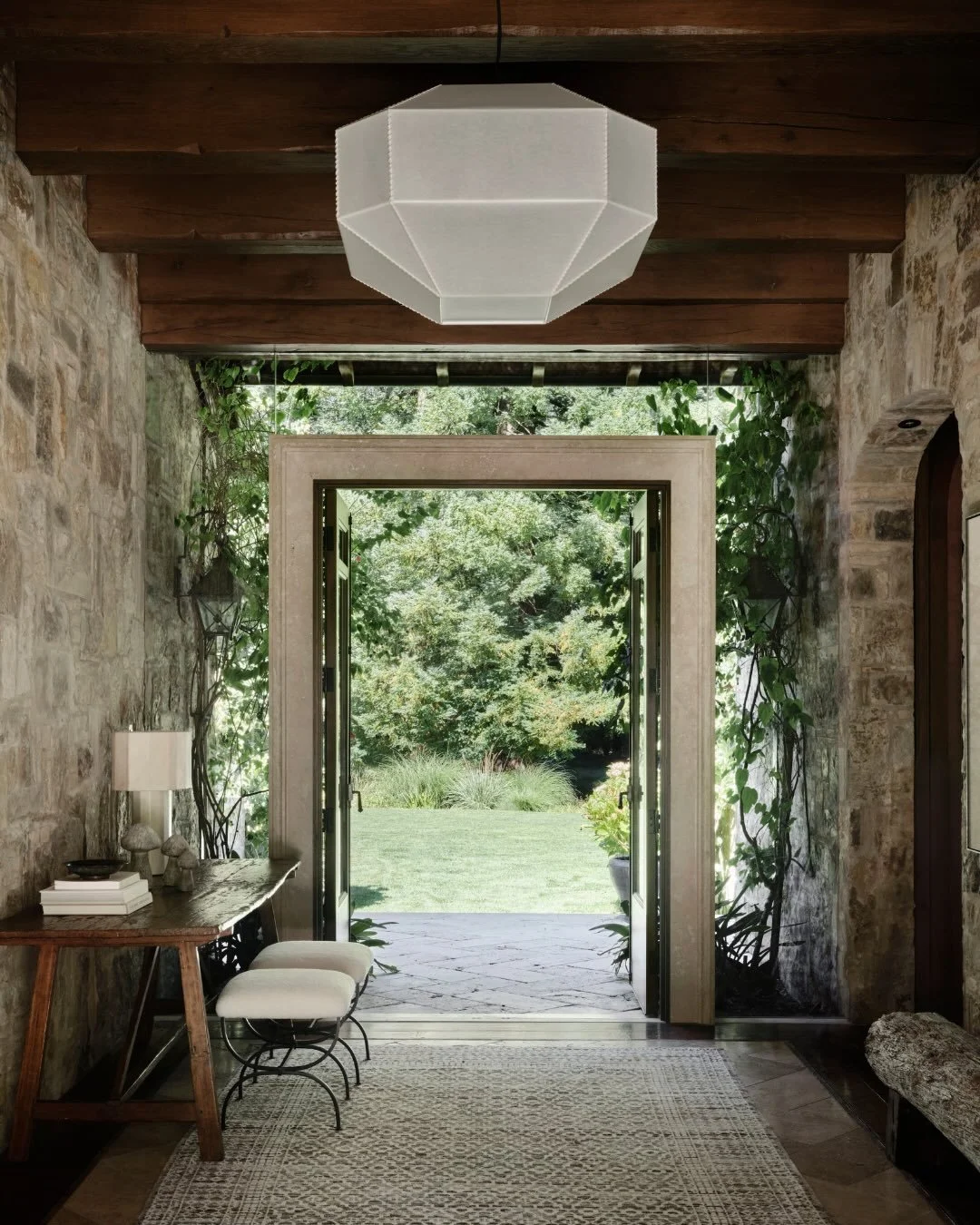 Every project tells a story. This one speaks of stillness, light and the beauty of shadows.
 Which detail in these spaces resonates with you the most?

Photography @douglasfriedman 
Lighting Tech @_kitsinclair_ 
Styling @rowelosangeles 
Interiors @li