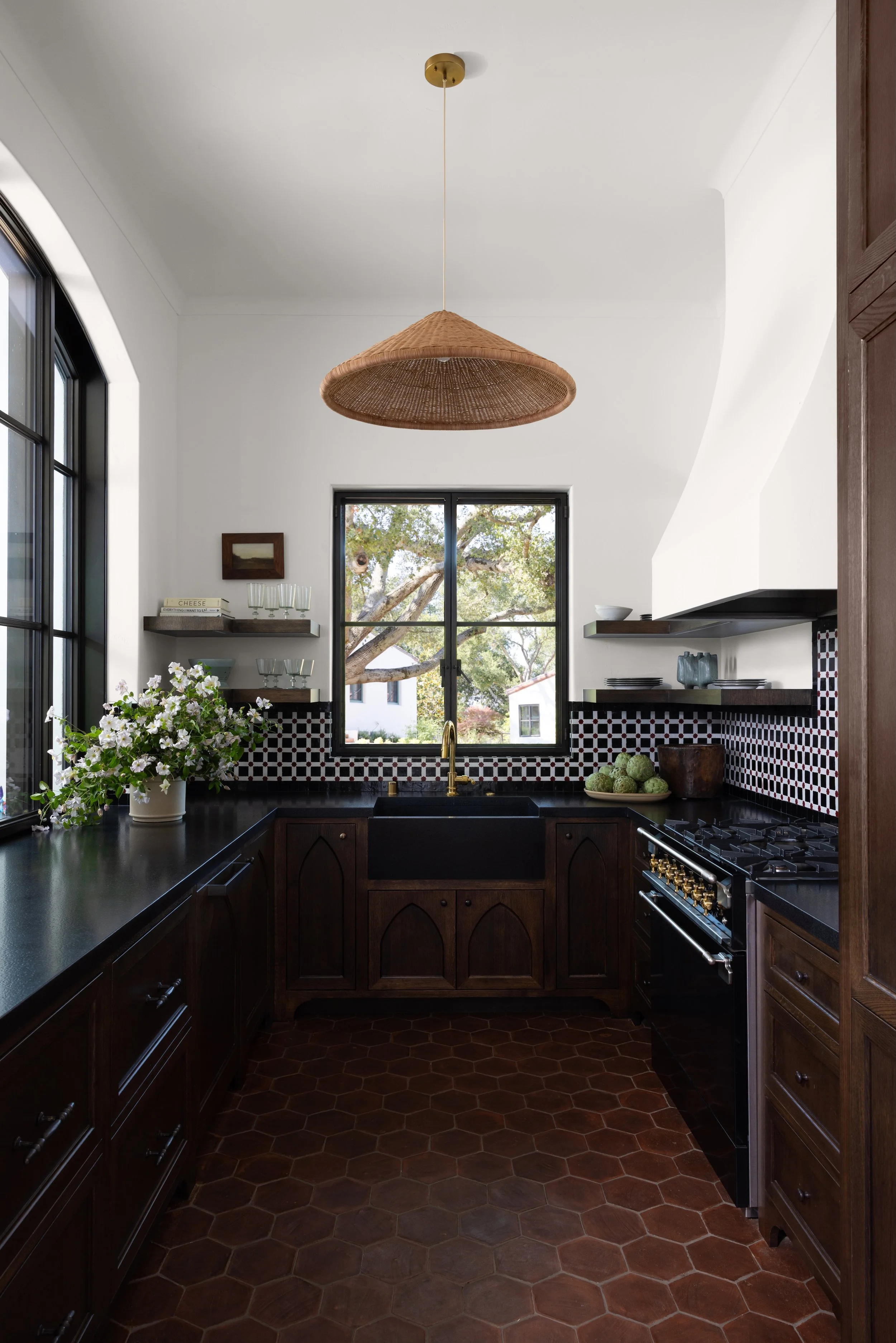 6.24.25_LindsayGerberInteriors_WoodsidePoolHouse_18804.jpg