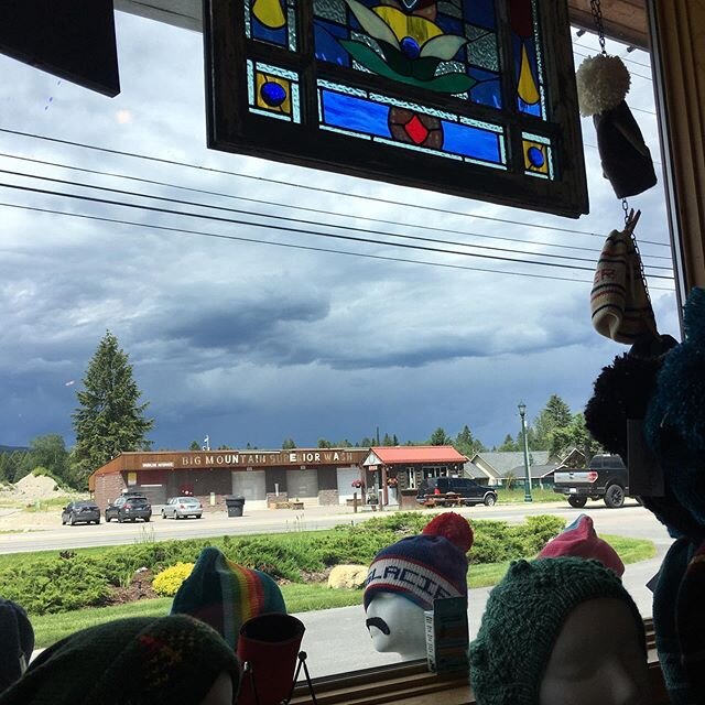 You&rsquo;d better get down here before this storm hits!

#oldsunknits #cuzzywasadingdong #whitefishmontana