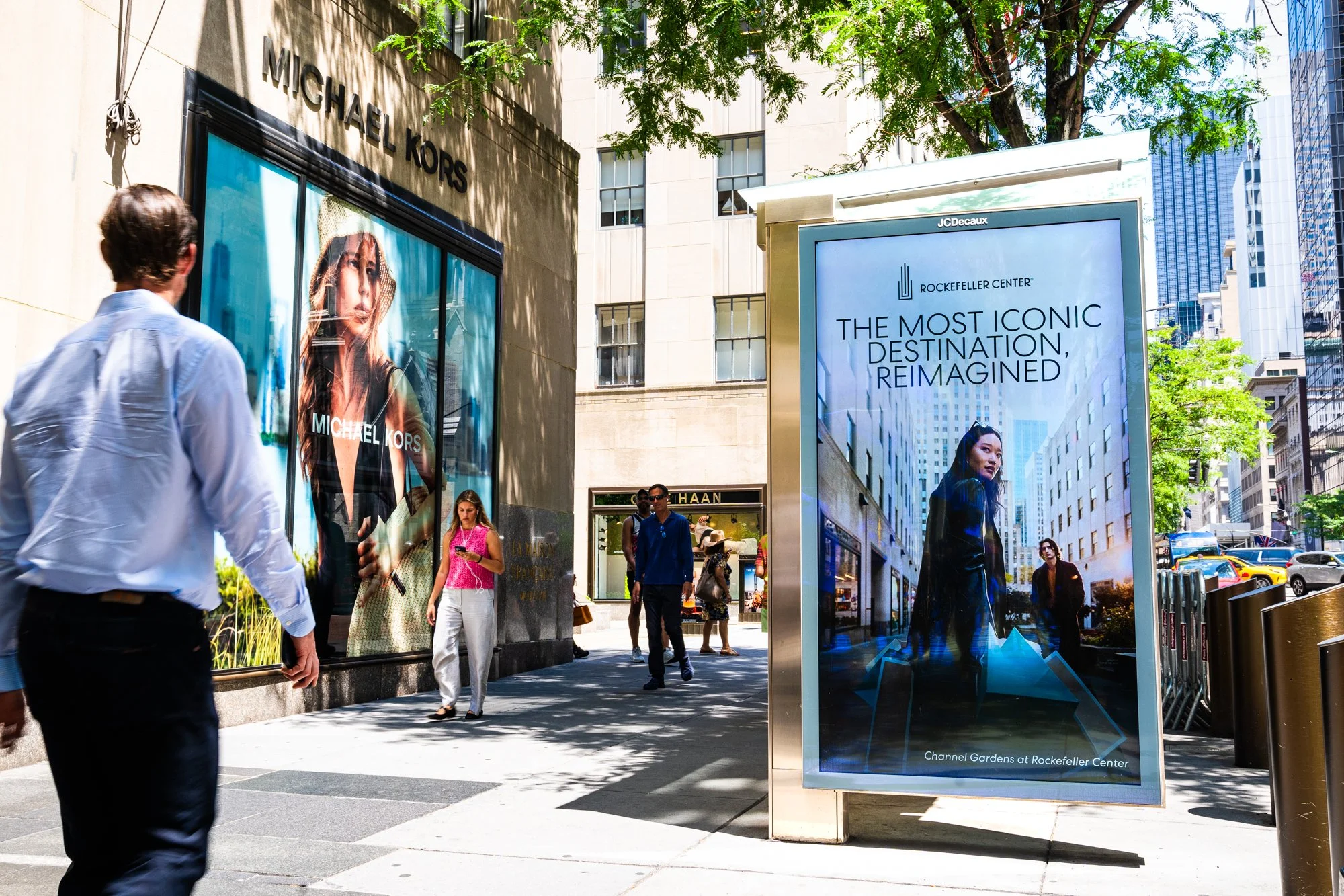 6th Ave Digital Transit Shelter Sample Photo.jpg