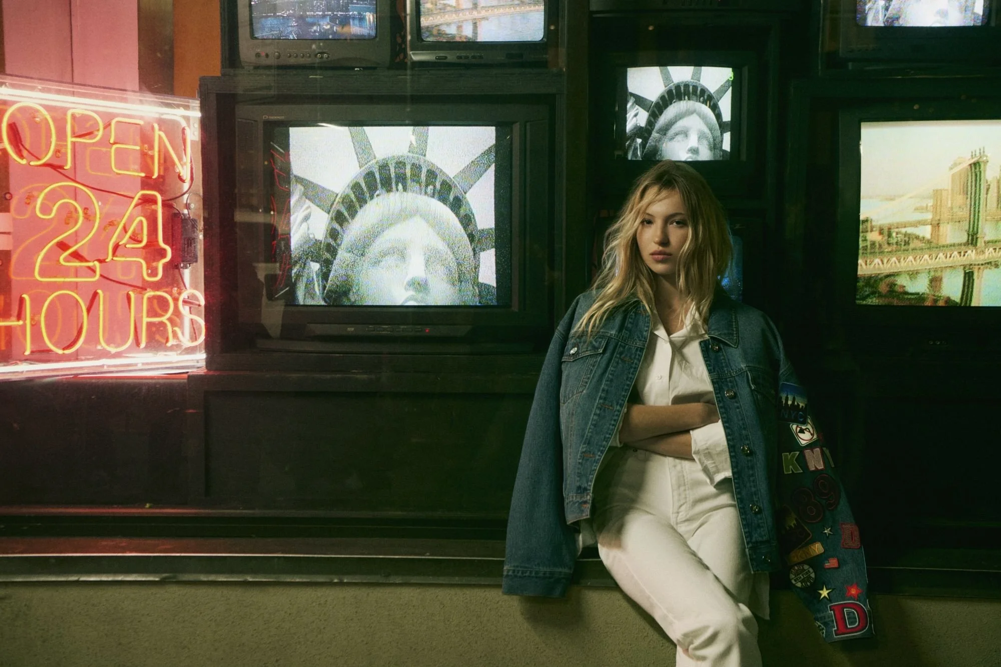 DKNY_SP25_CAMPAIGN_SHOT_06.jpeg