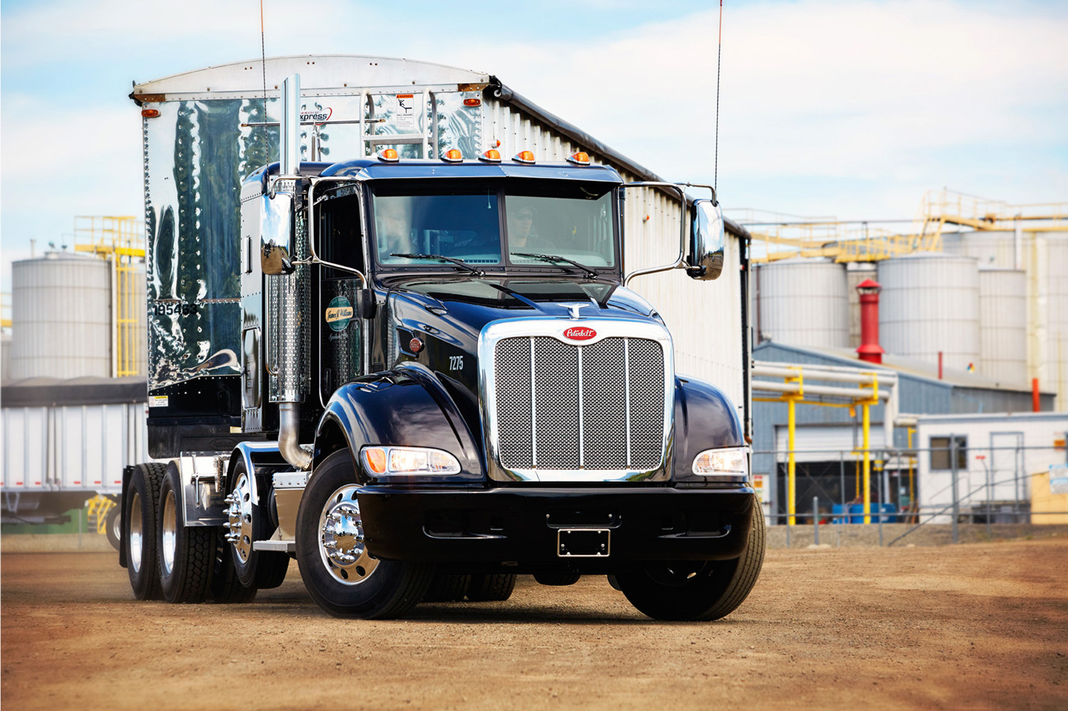 Peterbilt 382 Daycab