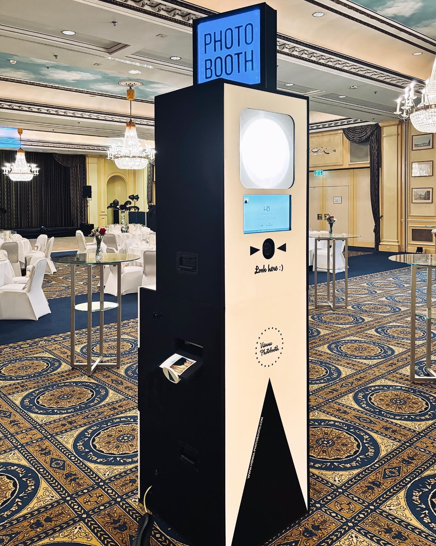 📸 Photobooth startklar 🥳
Die Veranstaltung kann beginnen 🍾🎉#vienna 

Der Hochleistungs-Fotodrucker, druckt die Fotos in top Qualit&auml;t und schnell aus.
Die professionelle Kamera, mach scharfe Bilder.
Der leistungsstarke Blitz belichtet die Fot