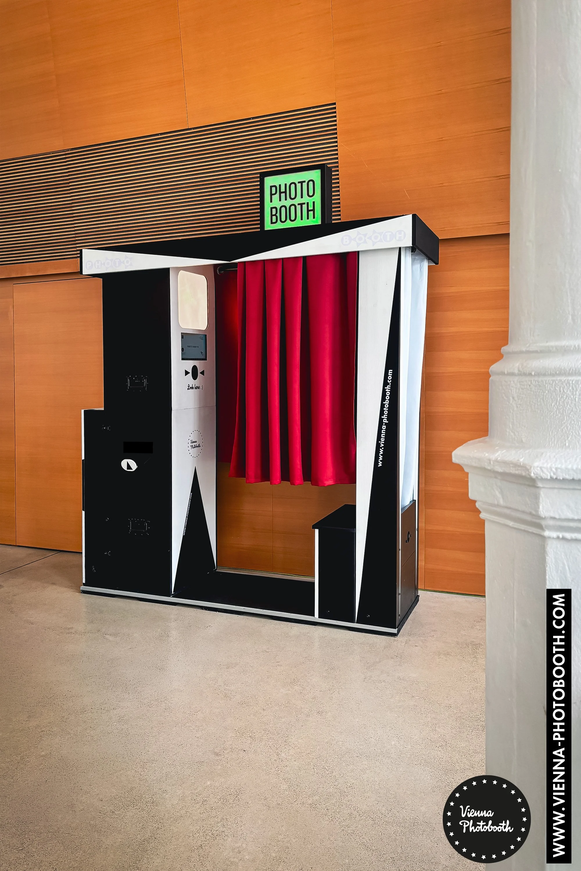 Fotokabine-mdw-2026-rechts.jpg