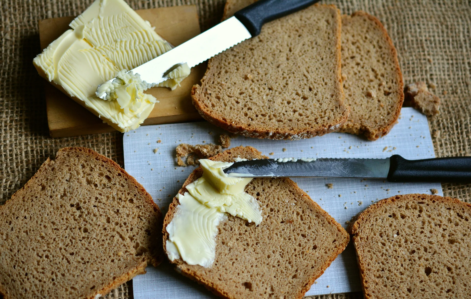 bread-3116378_1920.jpg