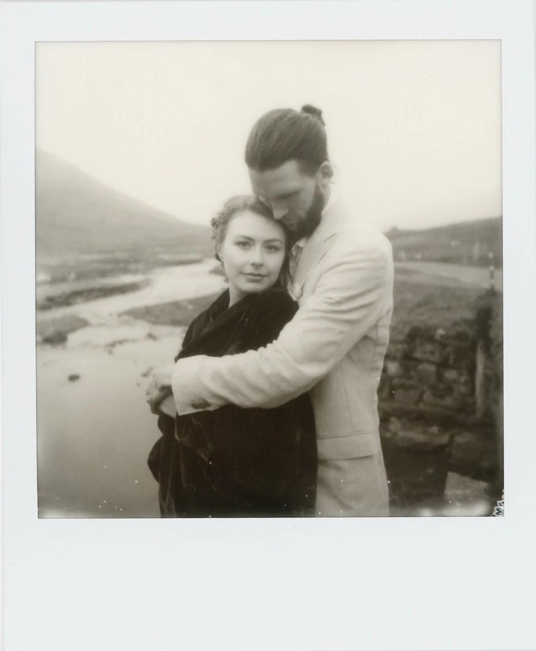 Ella_Béla_Polaroid.jpg