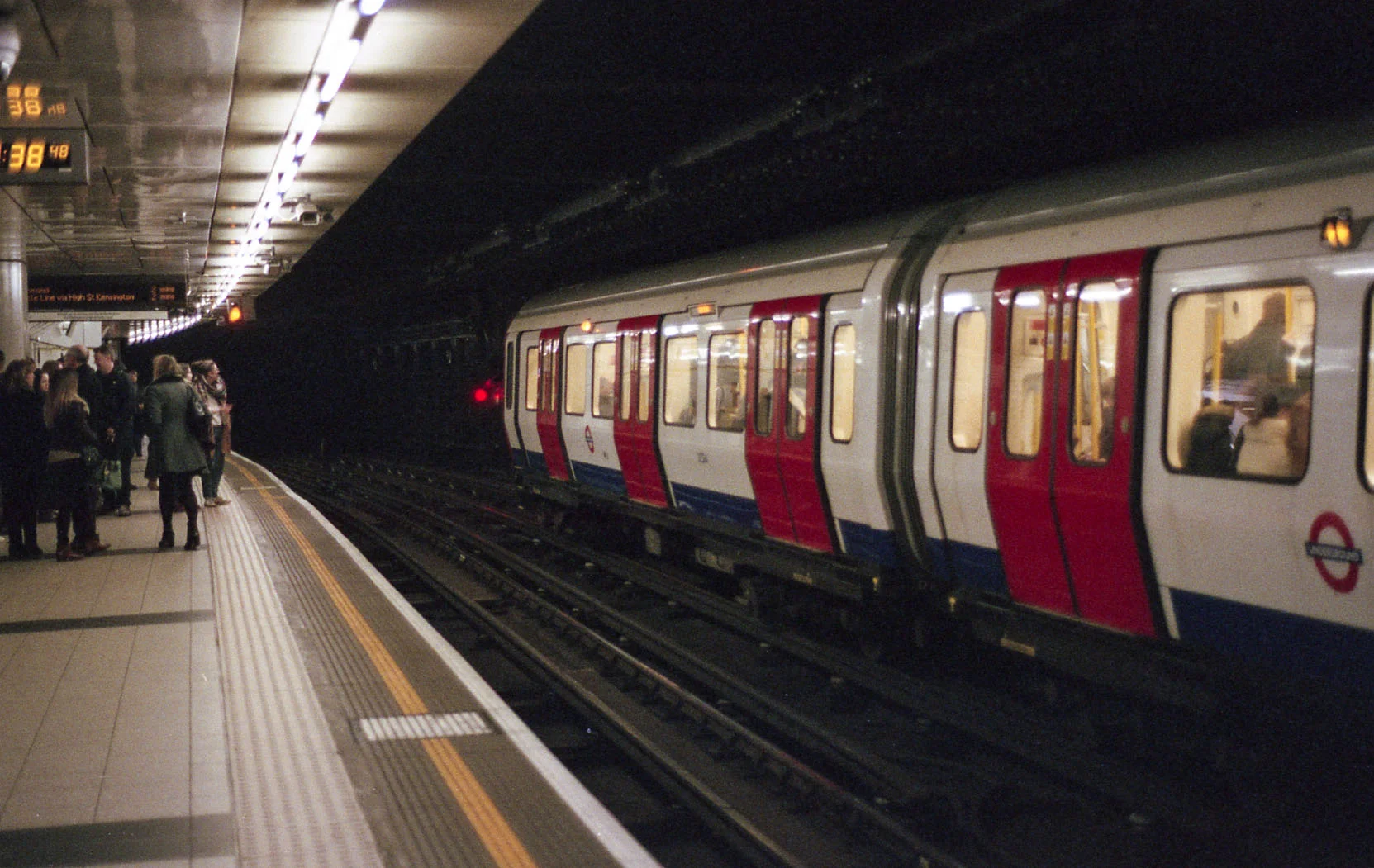 Embankment Station, District Line, 2017