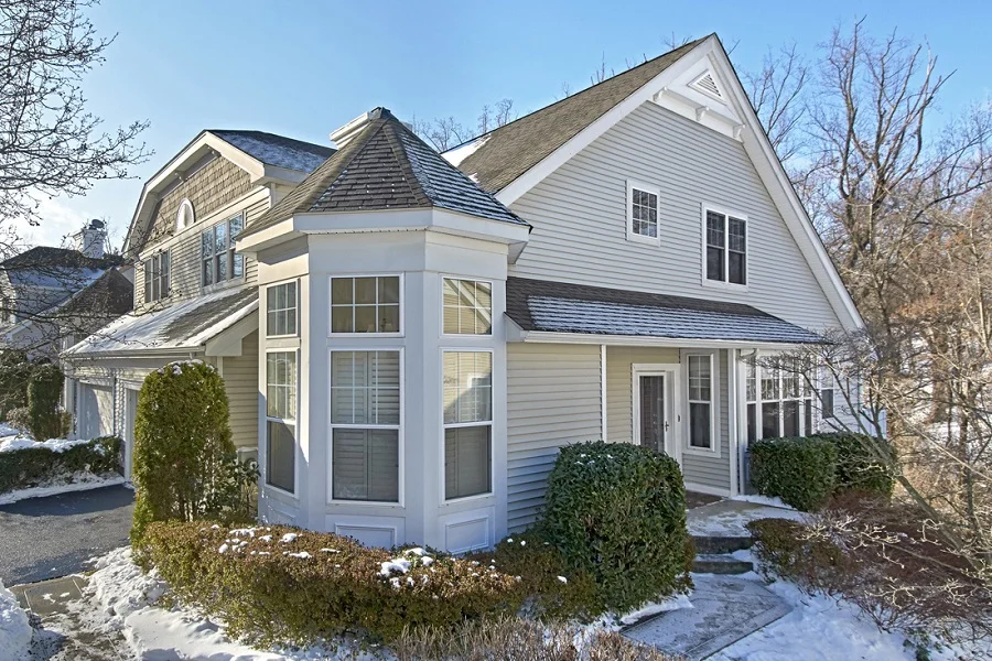 21 BRIARBROOK DRIVE BRIARCLIFF MANOR LIST PRICE $699,999 SOLD PRICE $685,000 SOLD ON 12/29/17