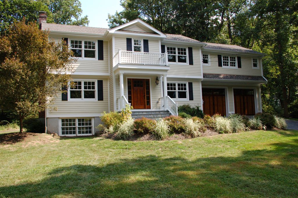 1 TURNER DR SOUTH CHAPPAQUA LIST PRICE $1,149,000 SOLD PRICE $1,065,000 SOLD ON 04/03/15