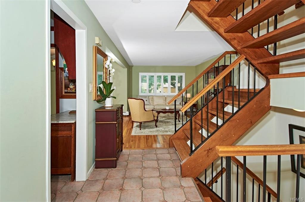 15 AMBER DR CROTON ON HUDSON LIST PRICE $438,000 SOLD PRICE $390,000 SOLD ON 11/26/2018