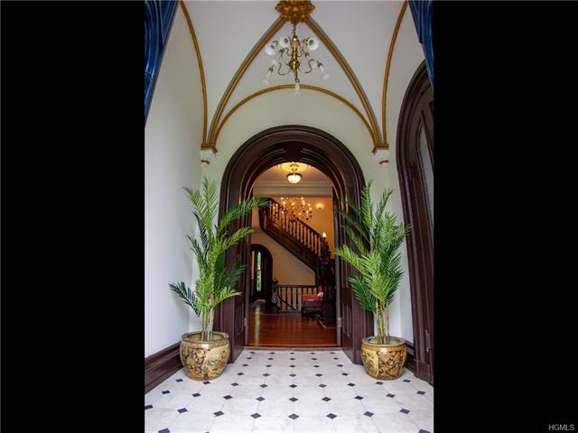 staged_doorway_02.jpeg